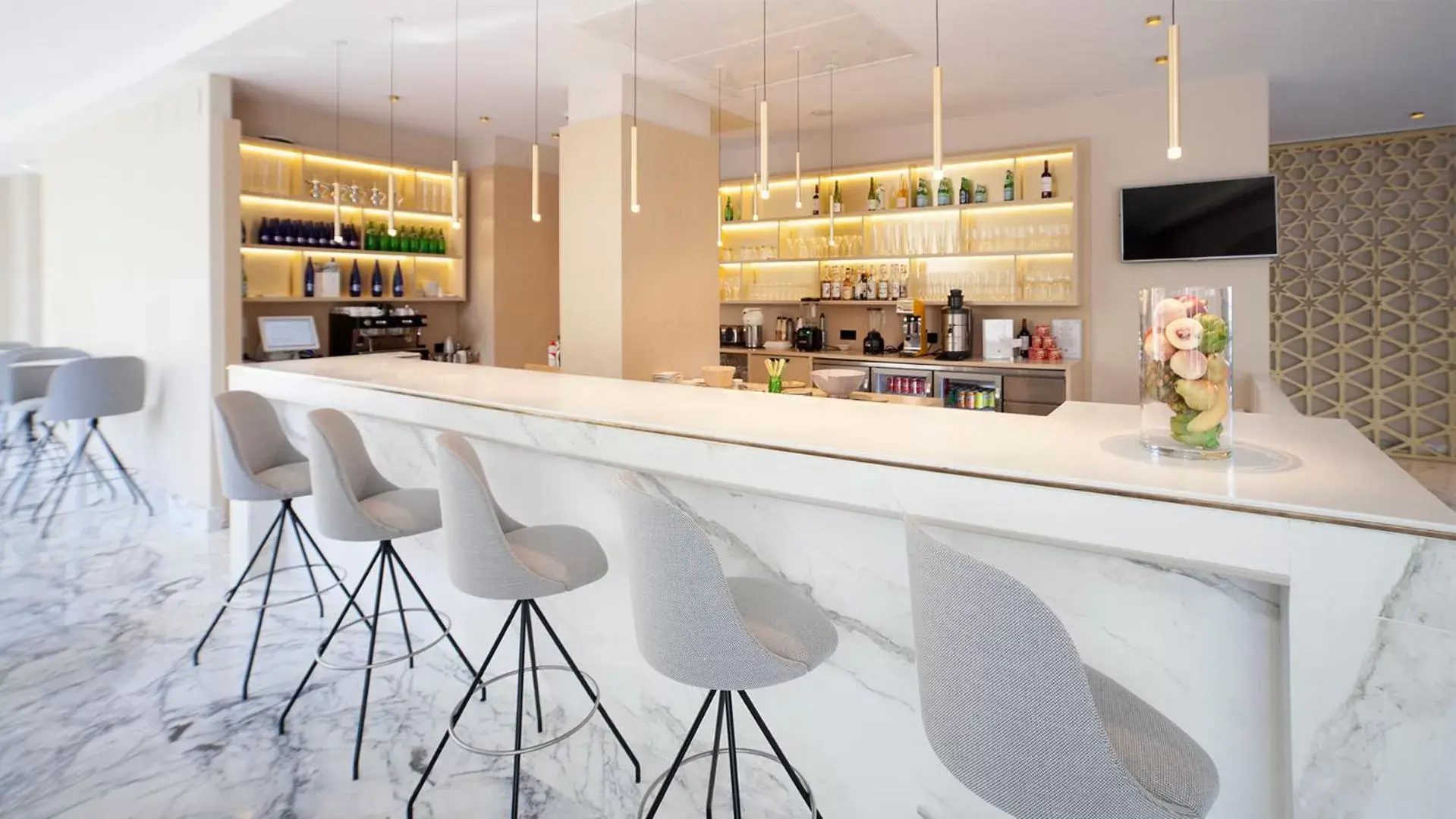 Lounge or bar, Lounge/Bar in Alanda Marbella Hotel