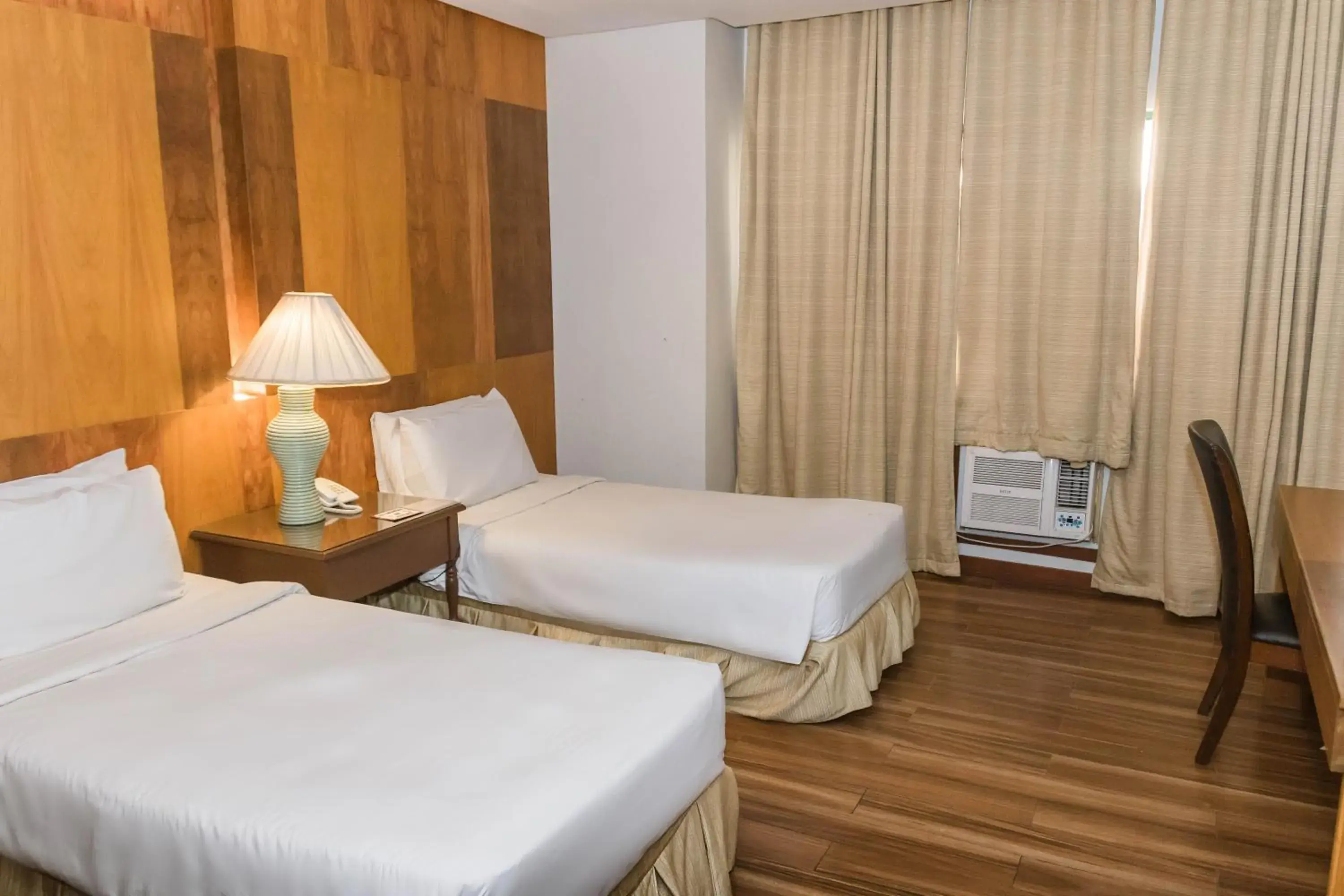 Bedroom, Bed in La Fiesta Hotel