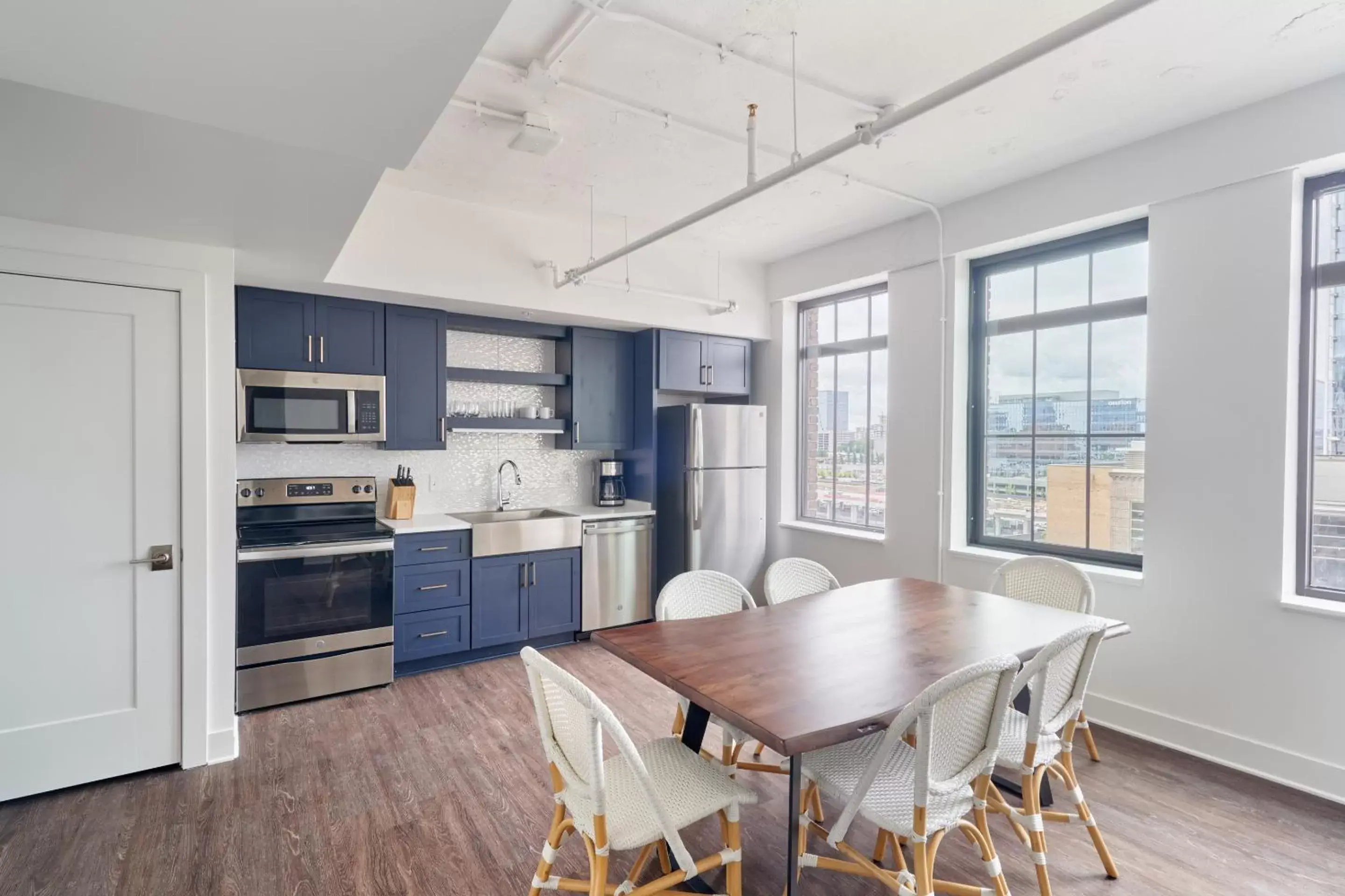 Living room, Kitchen/Kitchenette in Sonder Dovetail