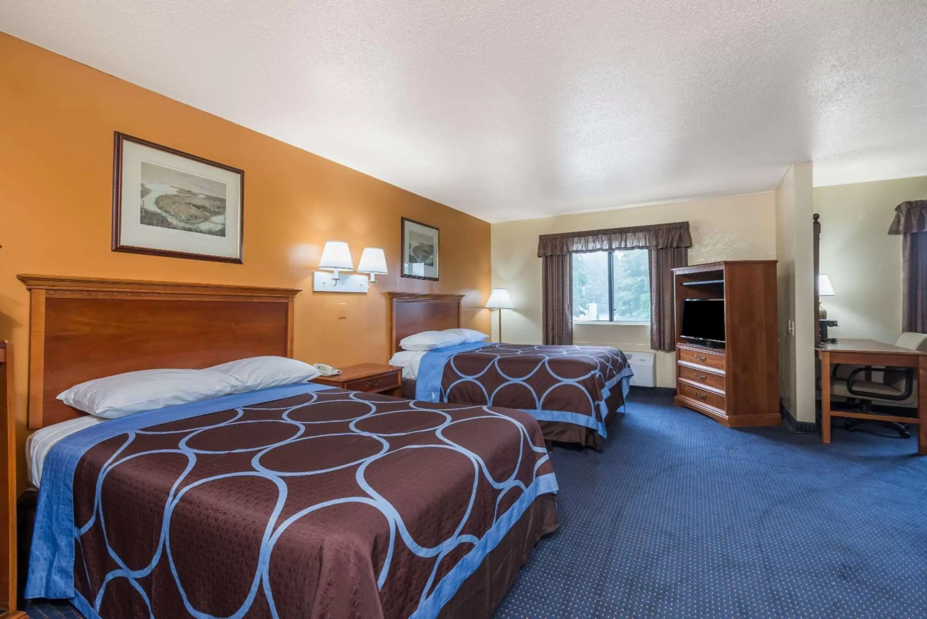 Photo of the whole room in Super 8 by Wyndham Hartford