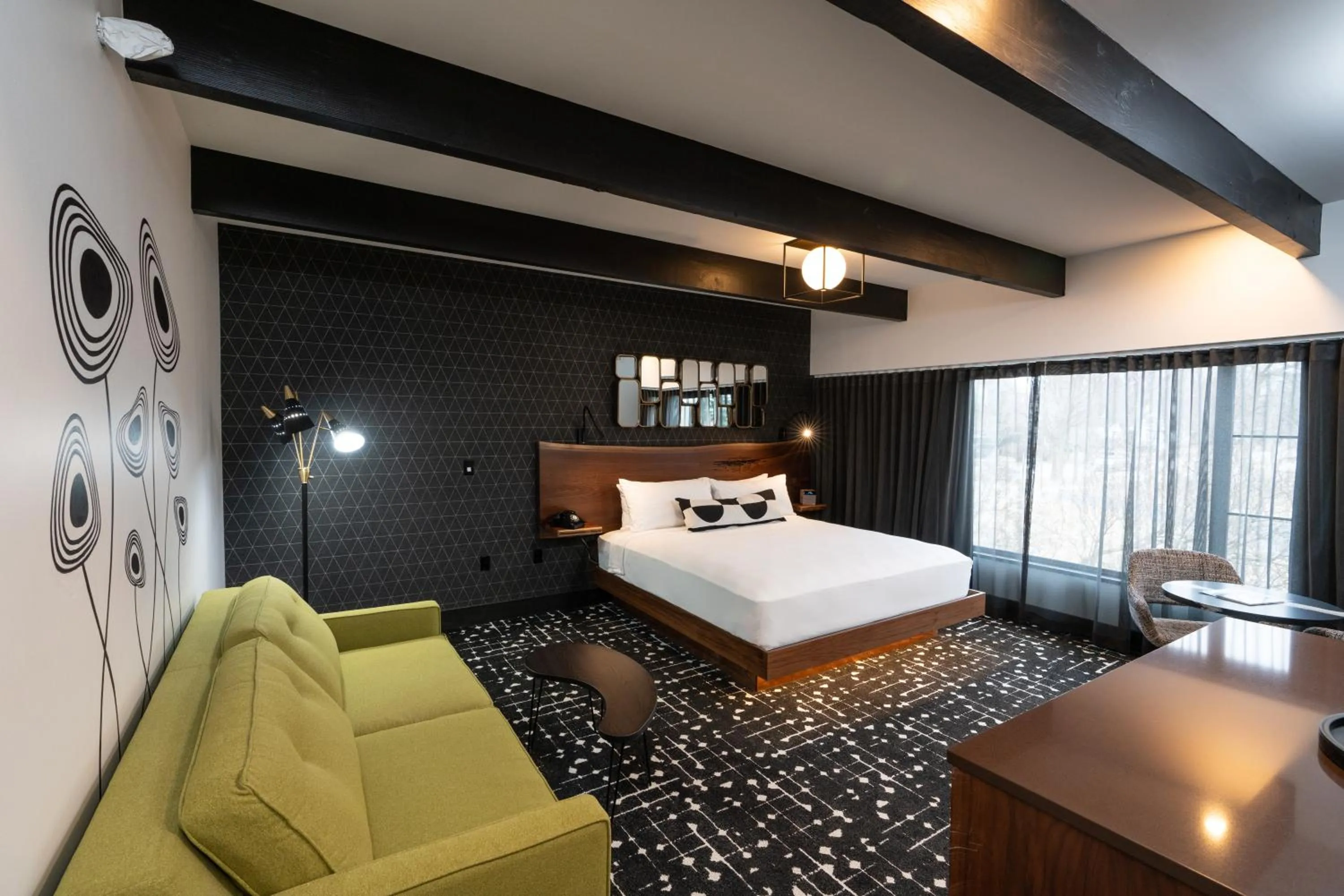 Bedroom, Bed in The Earl in Charlevoix