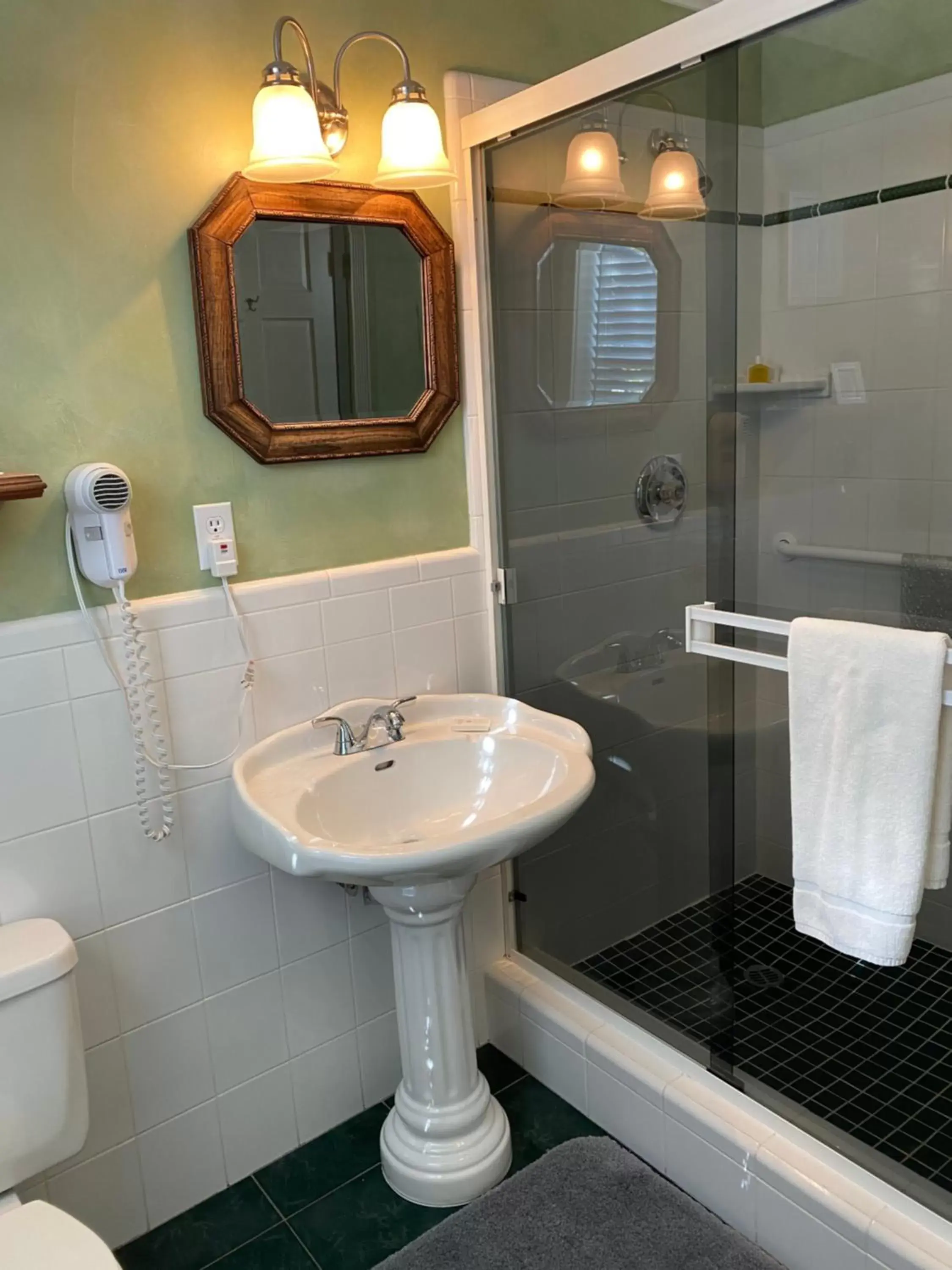 Standard King Room in The Inn at 161 Standard King Room in The Inn at 161