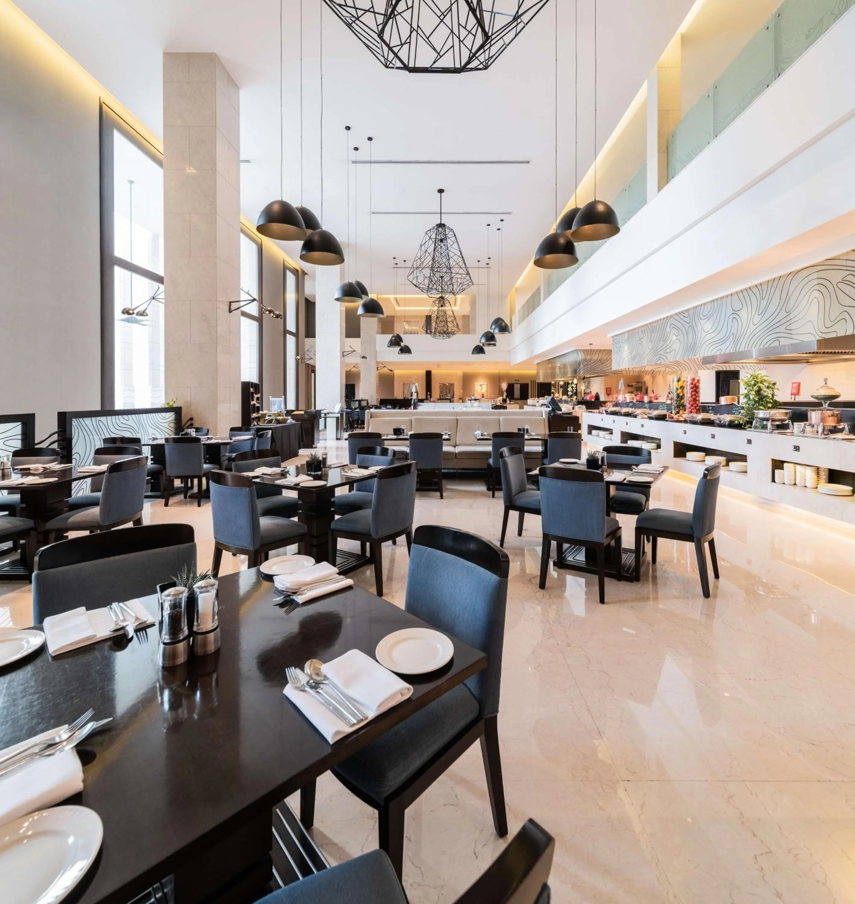 Restaurant/places to eat in Radisson Collection Muscat, Hormuz Grand