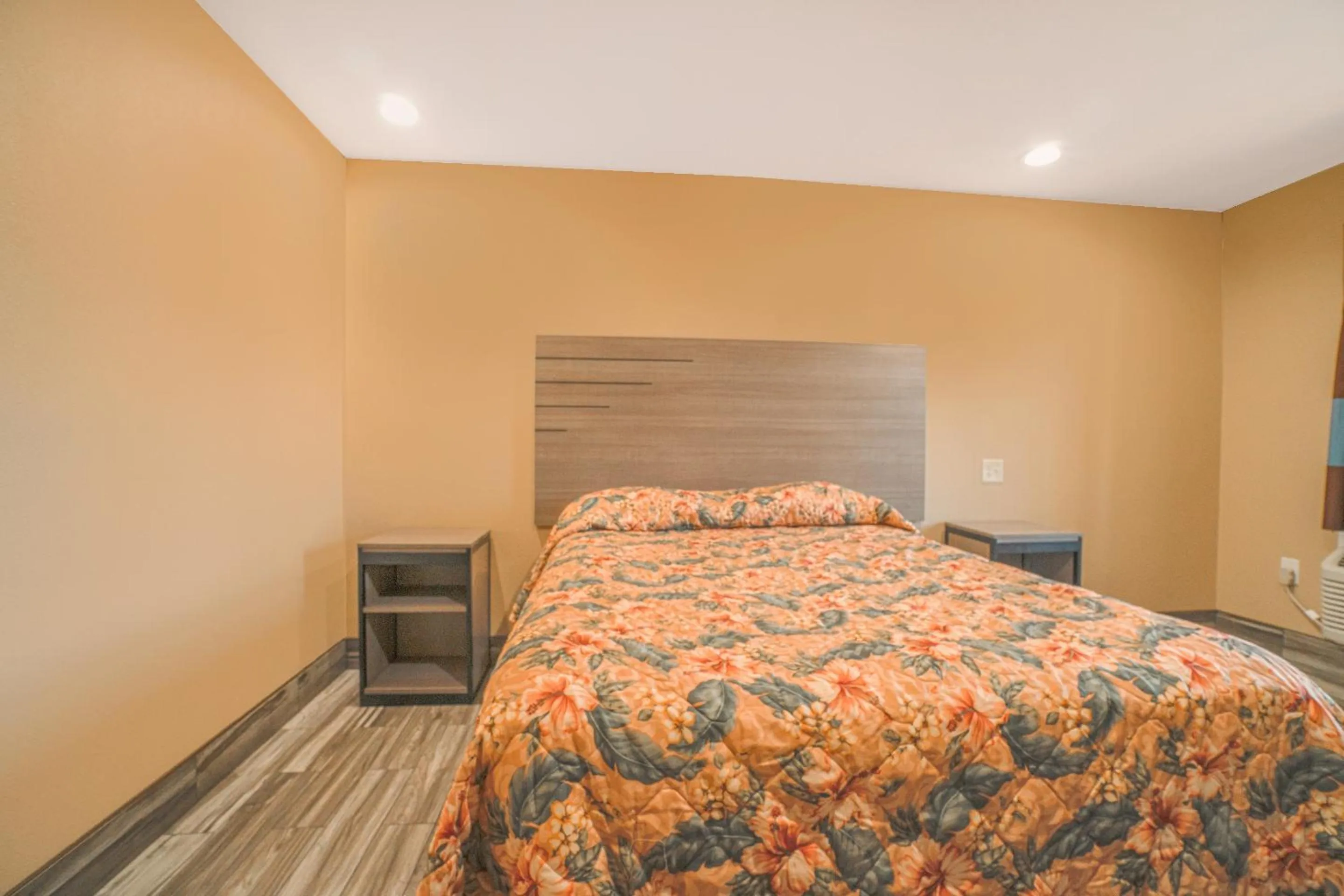 Bedroom, Bed in Days Inn by Wyndham Aransas Pass
