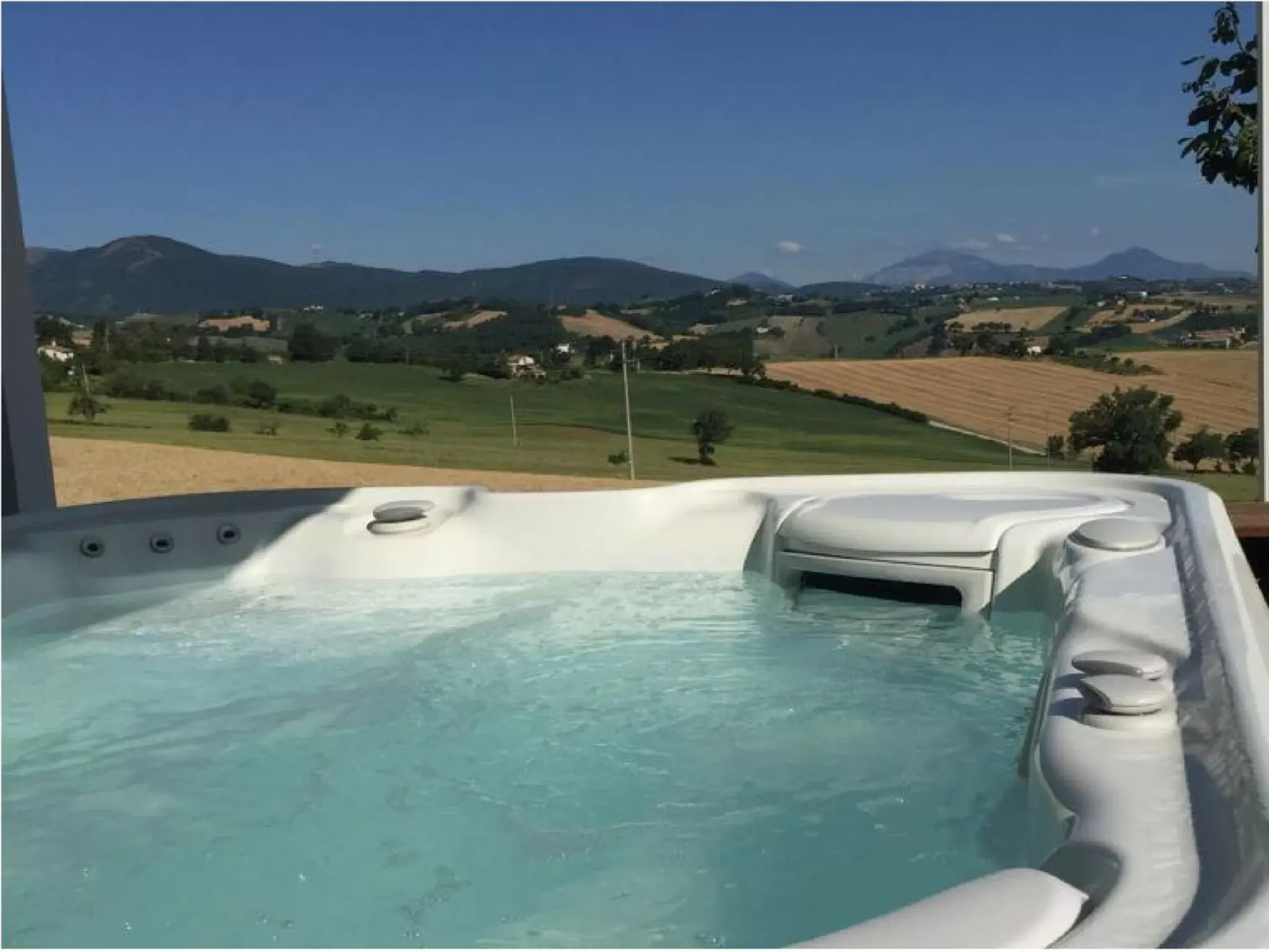 Hot Tub in Serre Alte Landscape Luxury Rooms