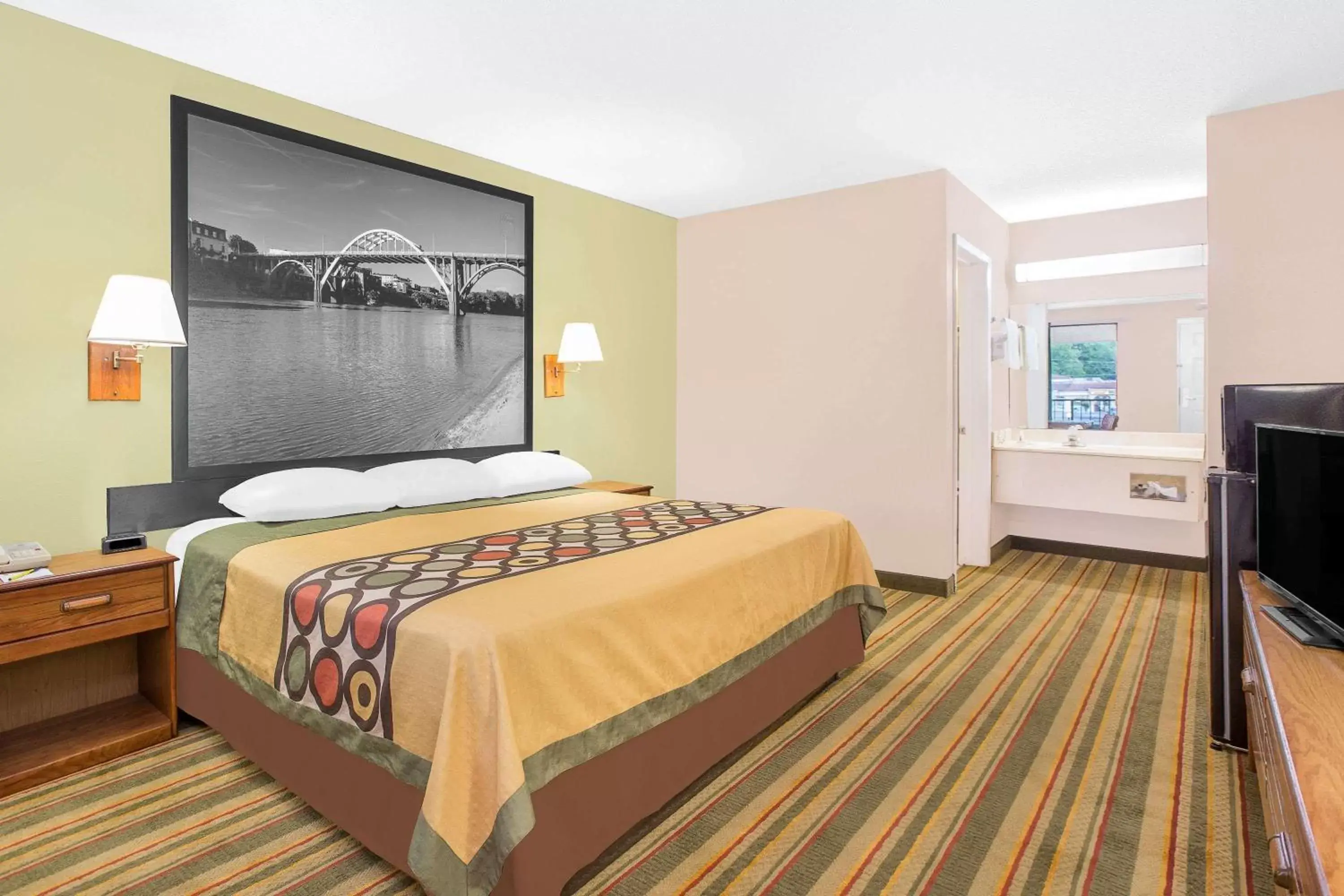 Photo of the whole room, Bed in Super 8 by Wyndham Eufaula