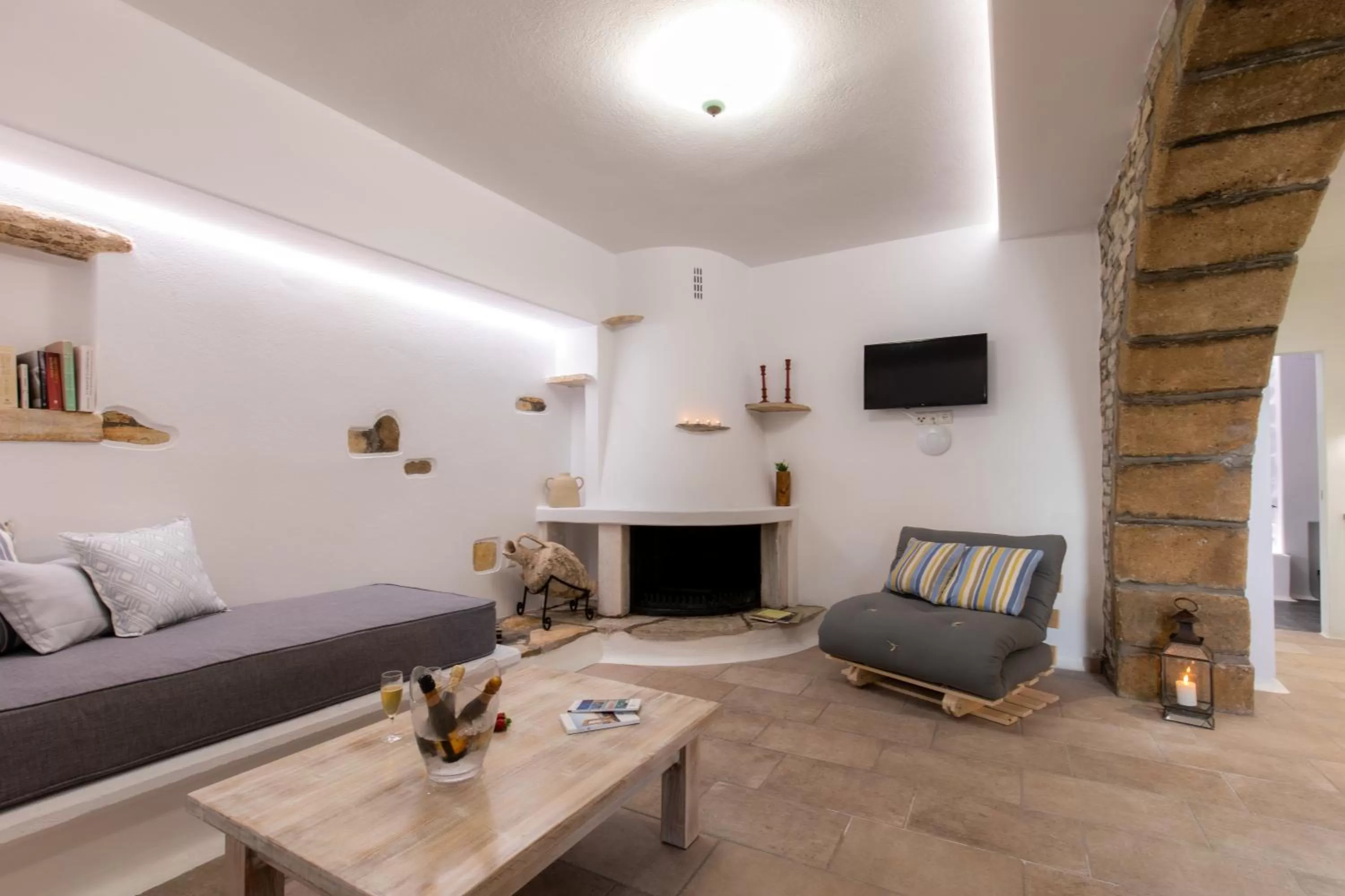 Communal lounge/ TV room in Arco Naxos Luxury Apartments