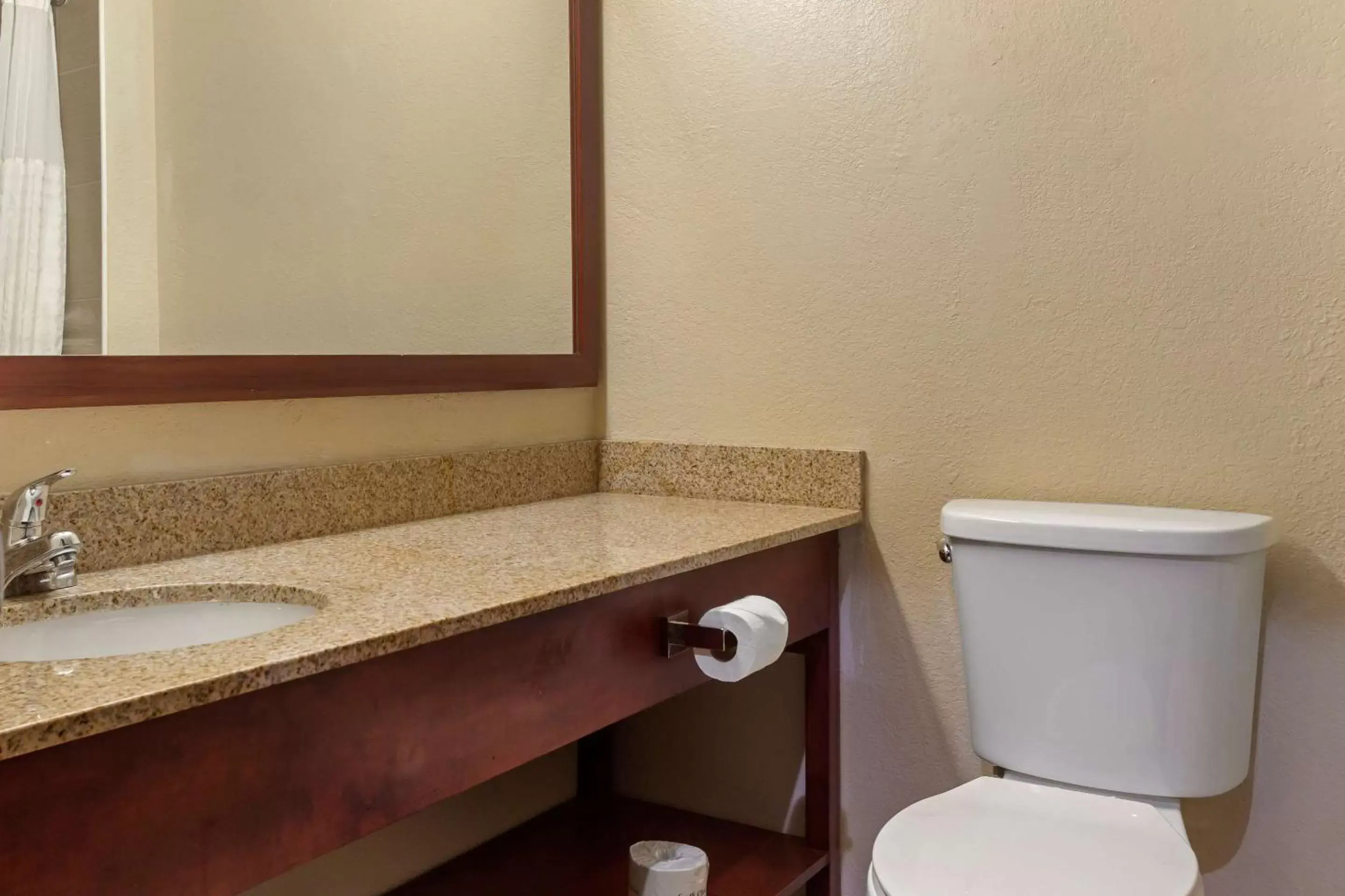 Photo of the whole room, Bathroom in Comfort Inn Hobart - Merrillville