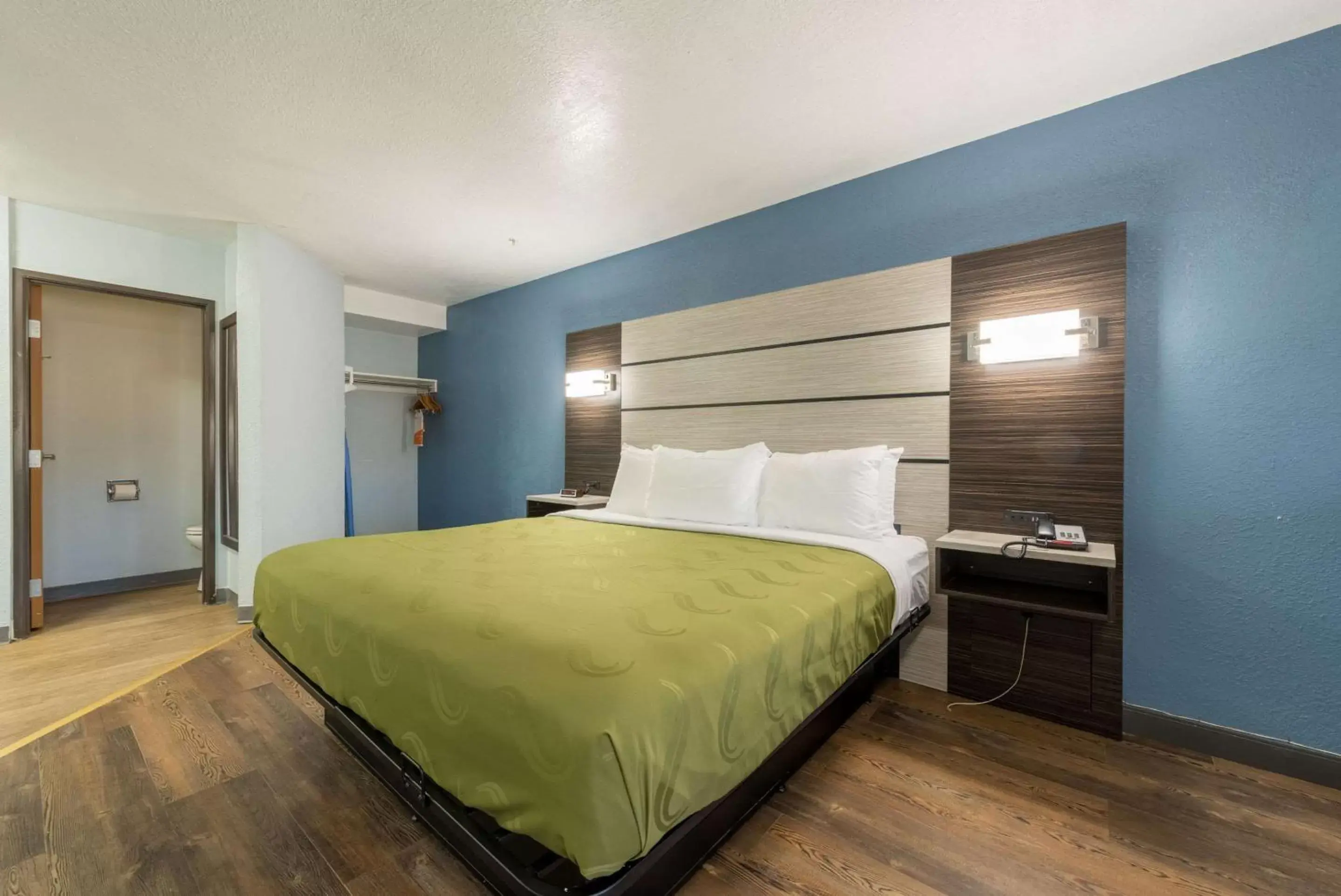 Bedroom, Bed in Quality Inn & Suites Manitou Springs at Pikes Peak