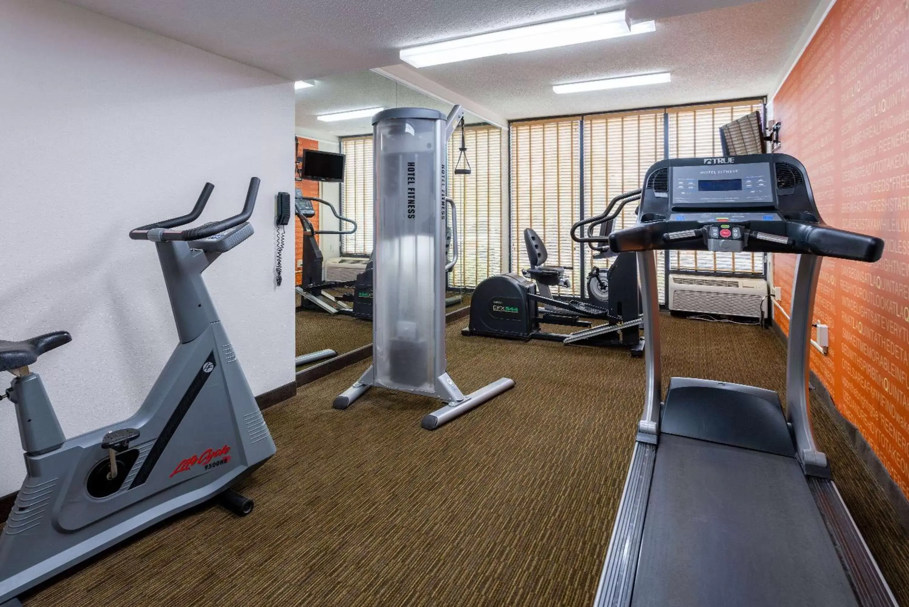 Fitness Center/Facilities in La Quinta Inn & Suites by Wyndham Kingsport TriCities Airport