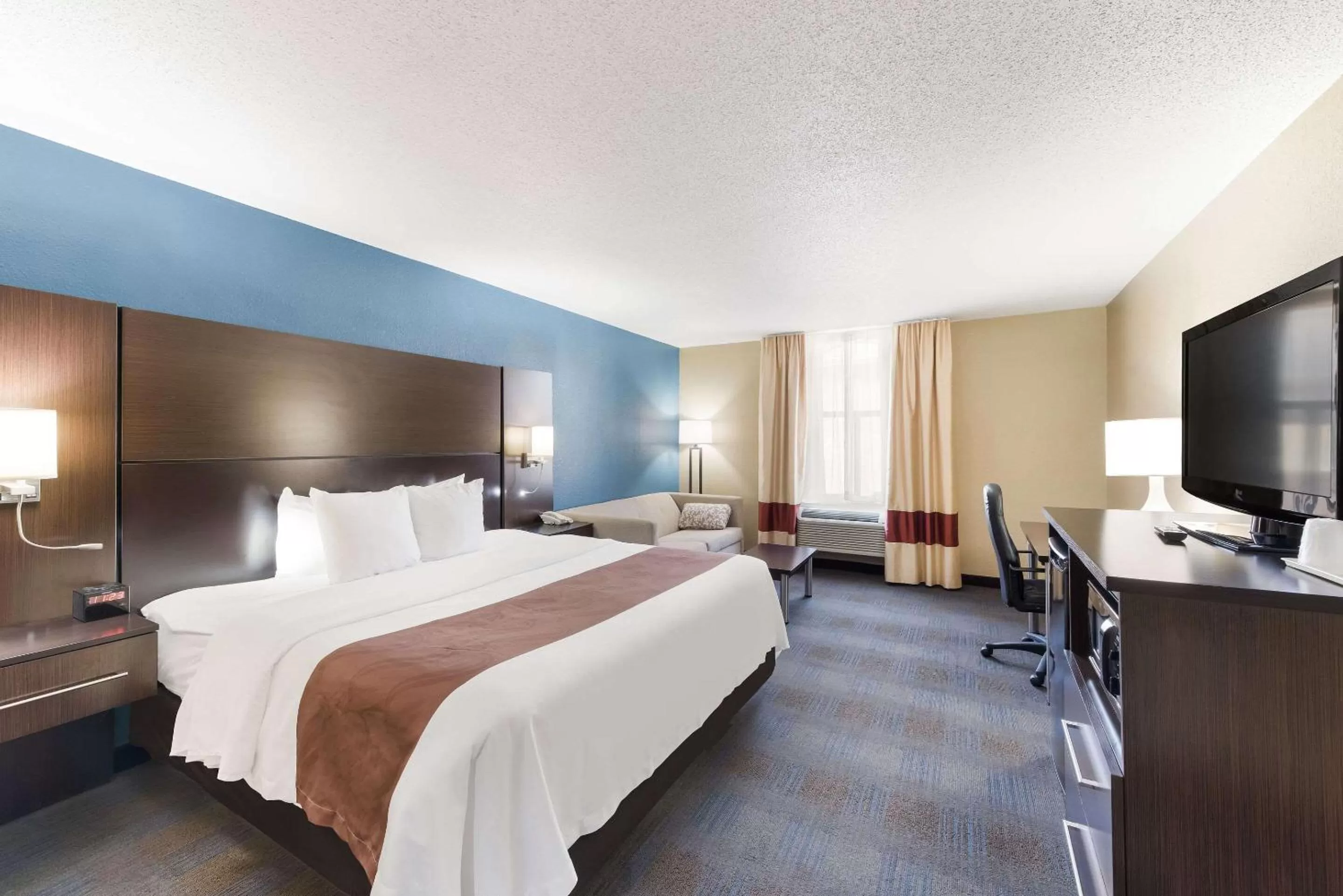 Bedroom, Bed in Quality Inn Upper Sandusky