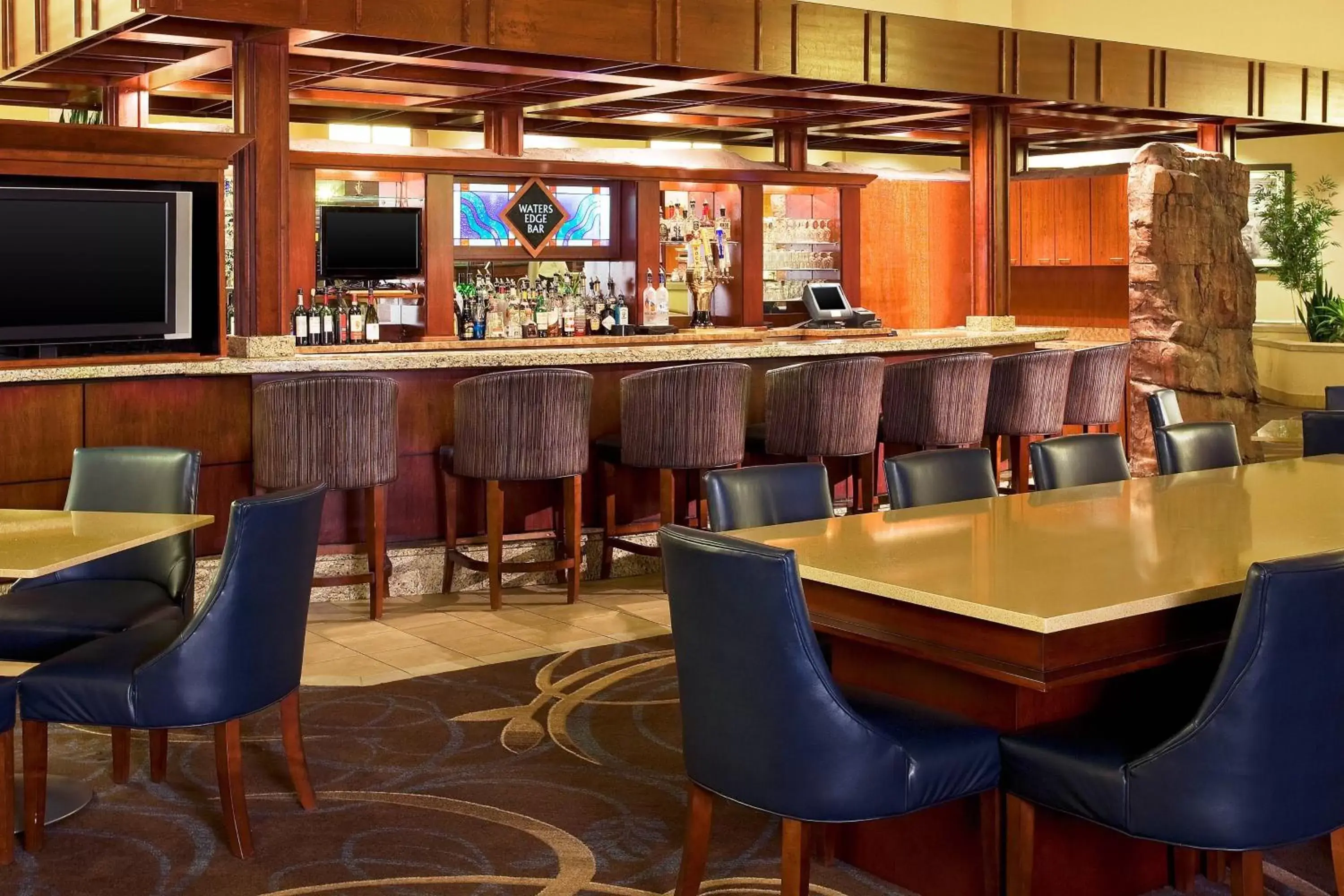 Lounge or bar, Restaurant/Places to Eat in Sheraton Sioux Falls & Convention Center