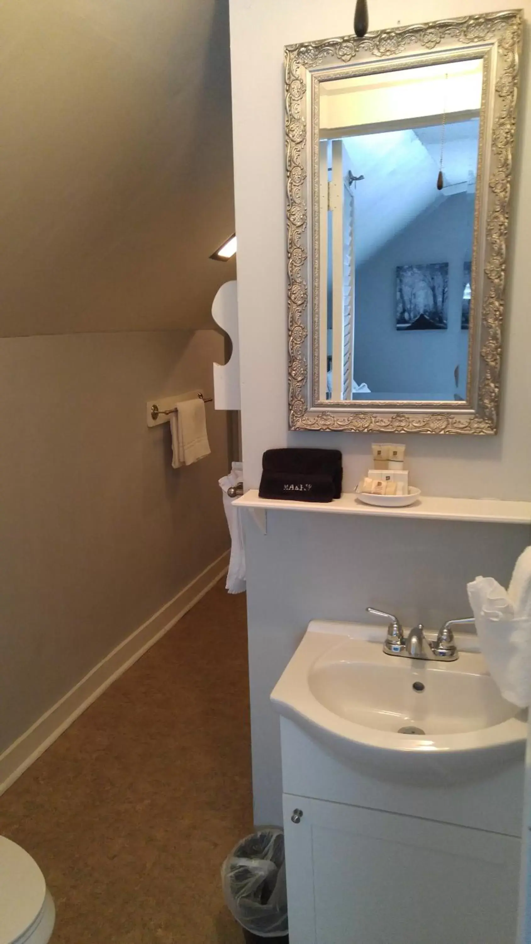 Bathroom in Benjamin Prescott Inn