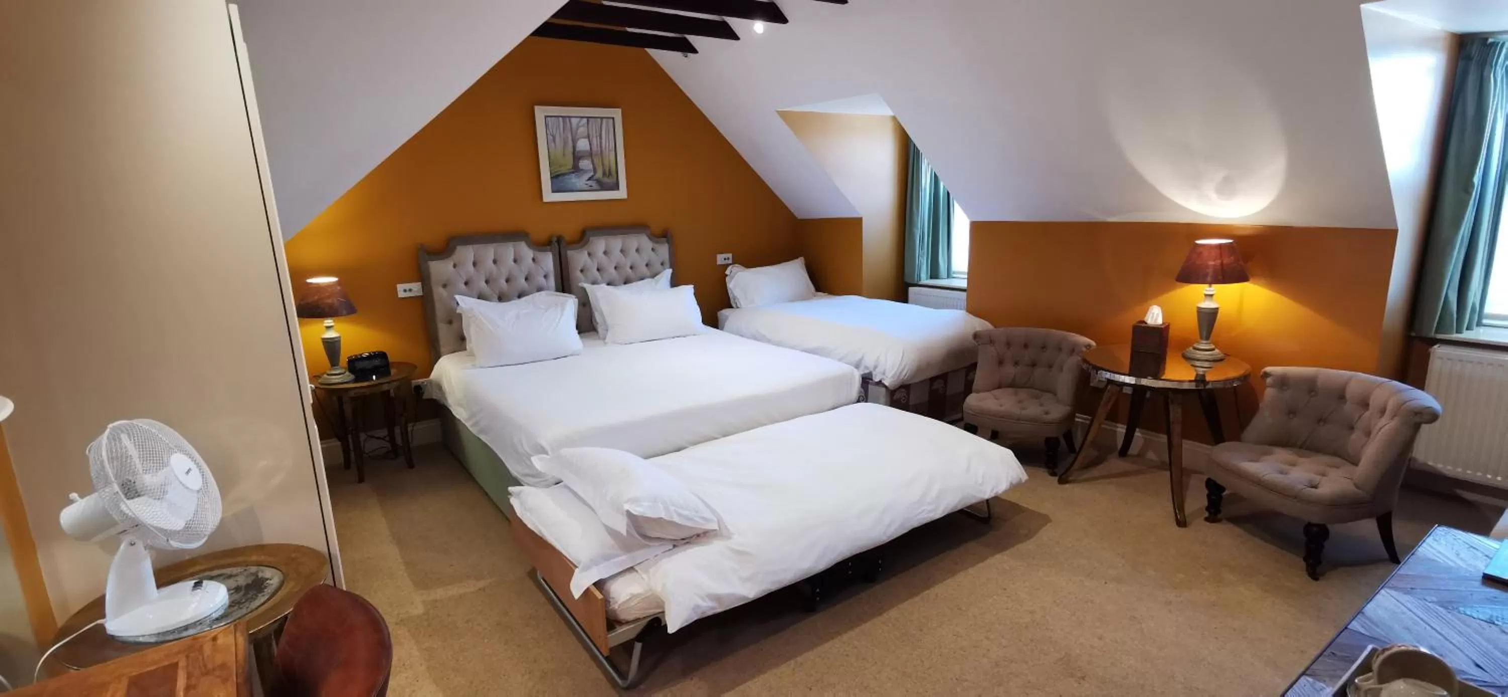 Bedroom, Bed in Buccleuch and Queensberry Arms Hotel