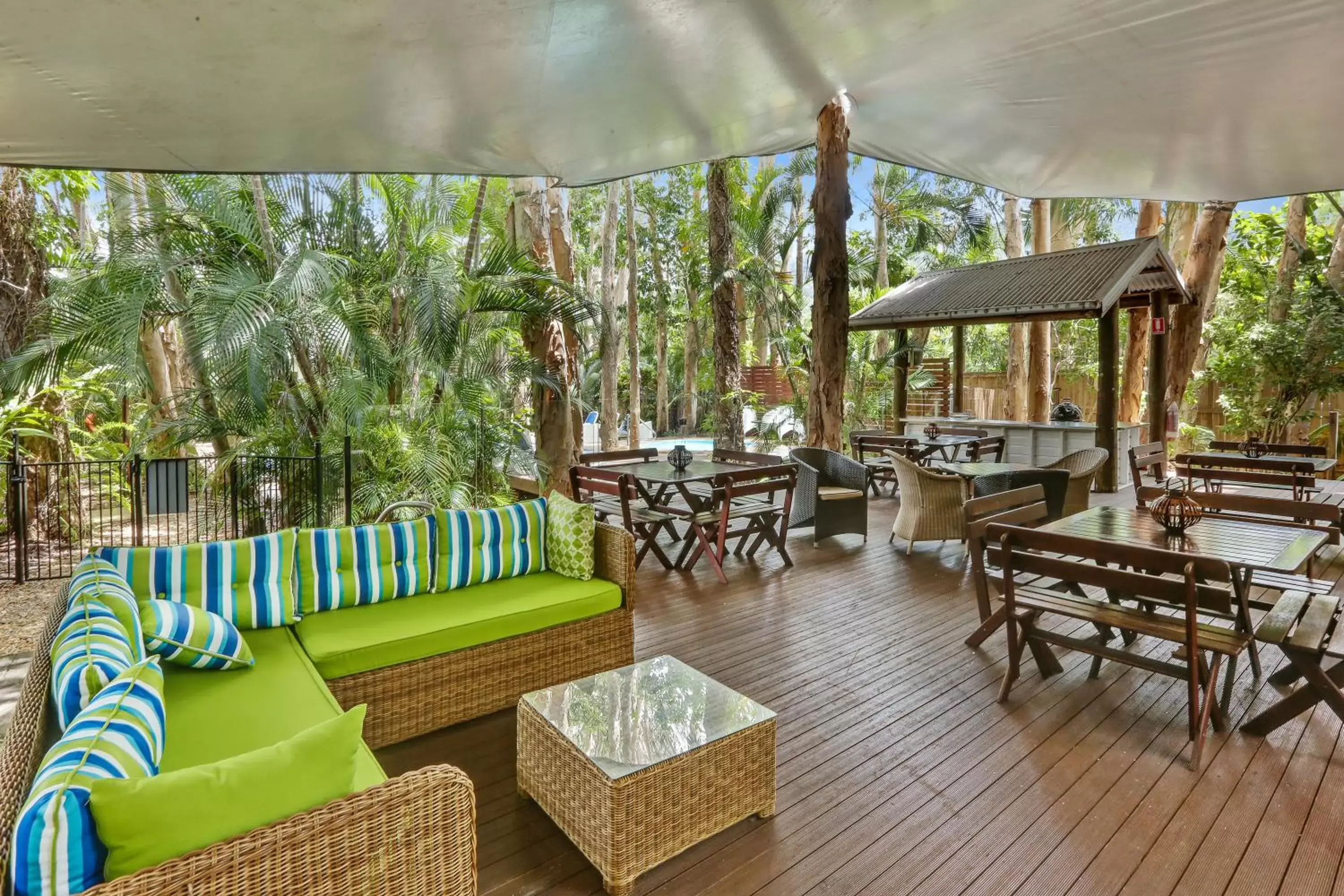 BBQ facilities, Seating Area in The Reef Retreat Palm Cove