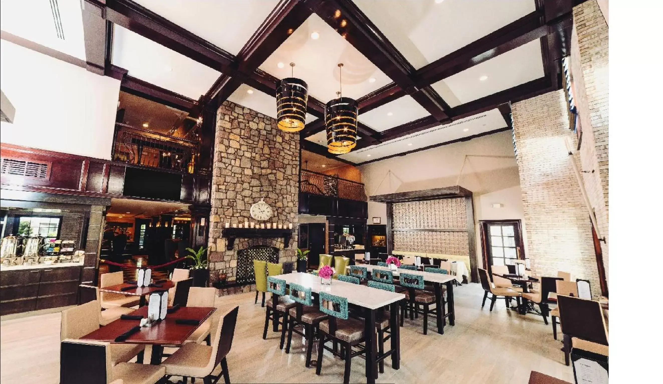 Lounge or bar, Restaurant/Places to Eat in The Inn At Fox Hollow Hotel
