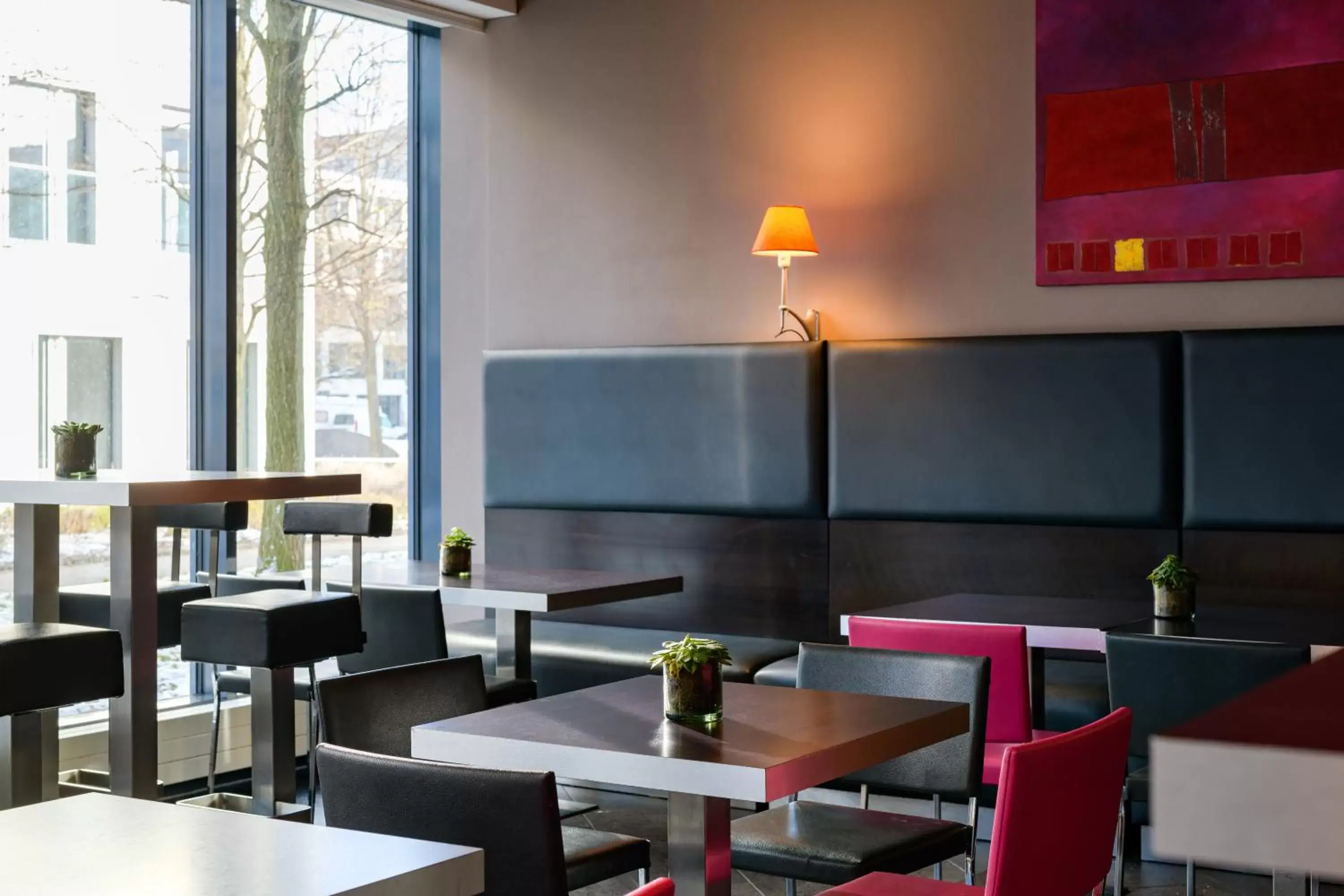Seating area, Restaurant/Places to Eat in Novotel Suites München Parkstadt Schwabing