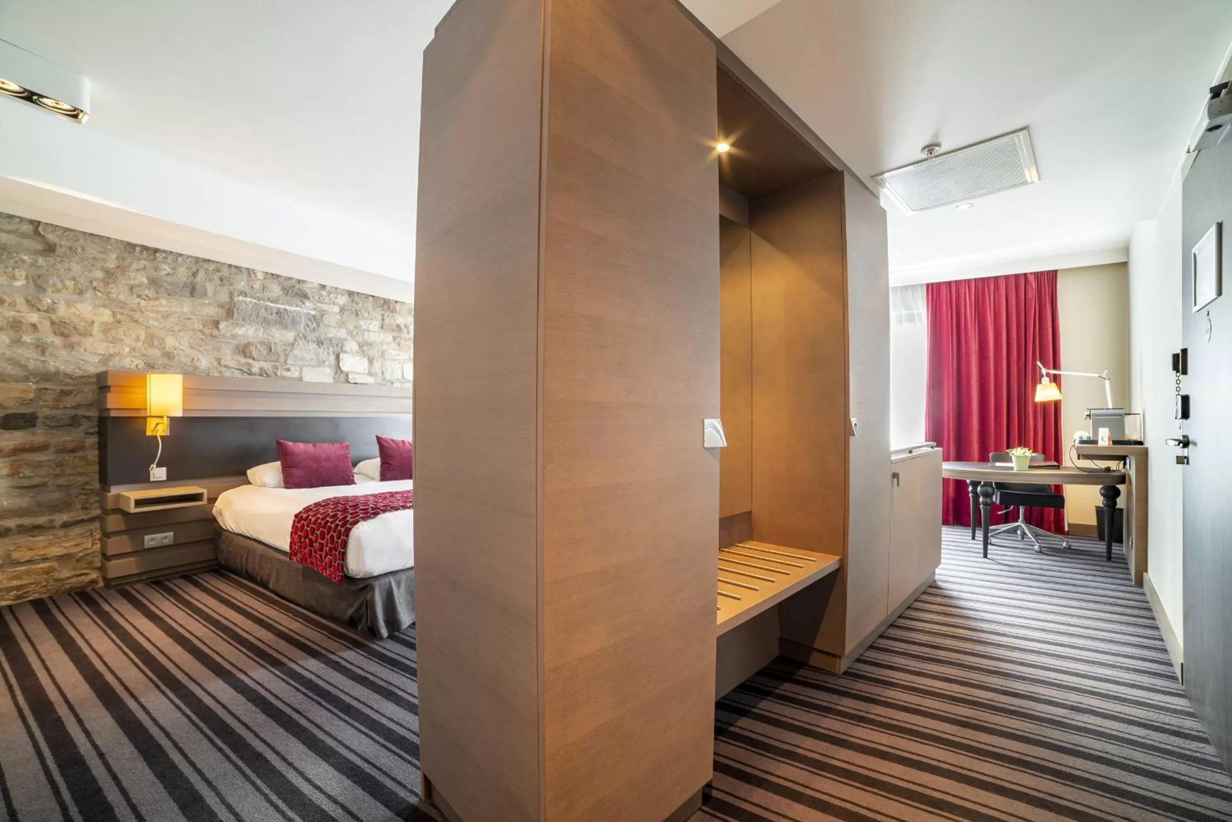 Bed in Van Der Valk Sélys Liège Hotel & Spa