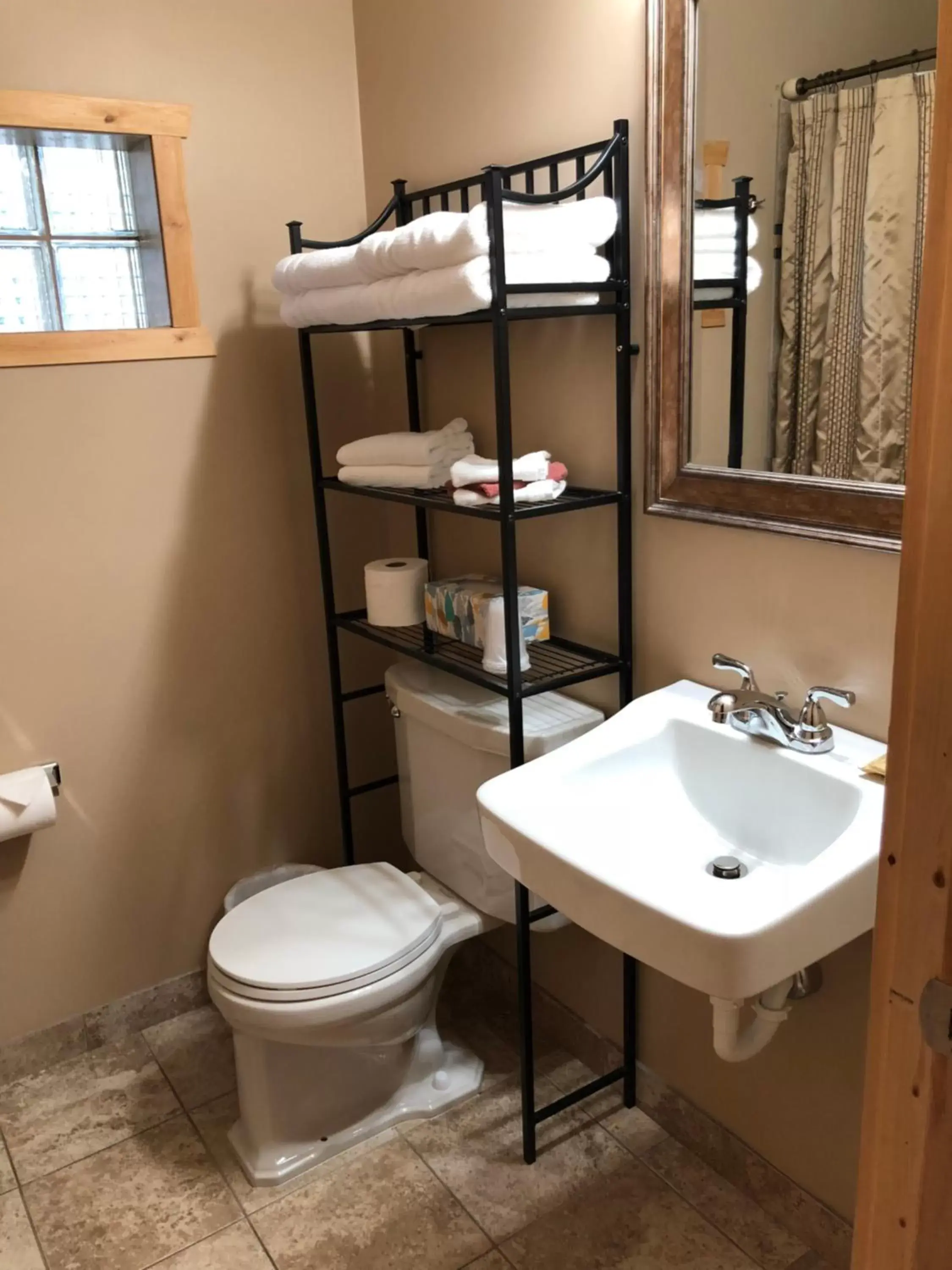 Superior King Room in Red Lodge Inn Superior King Room in Red Lodge Inn