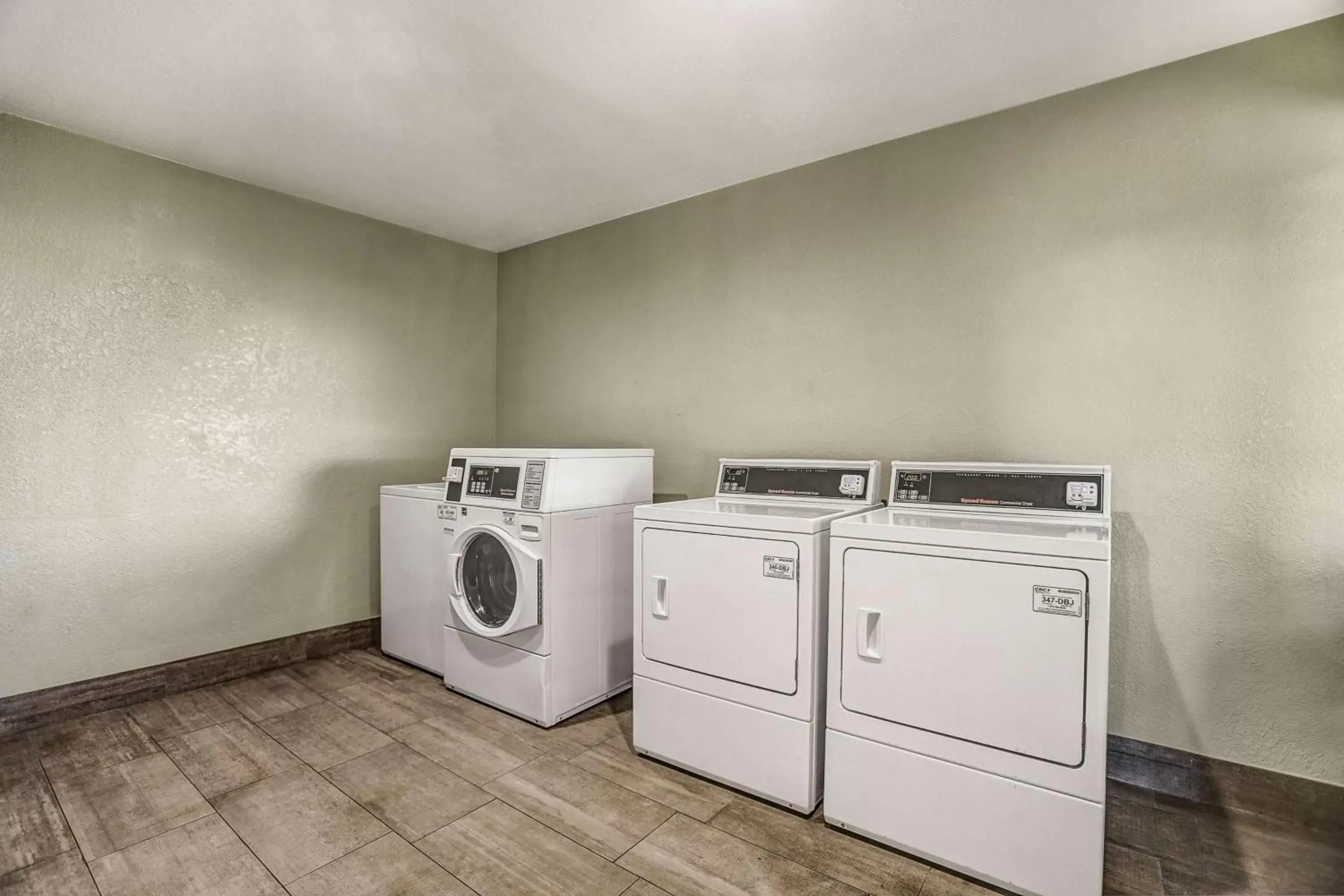 Property building, Kitchen/Kitchenette in Motel 6-Amarillo, TX - Airport