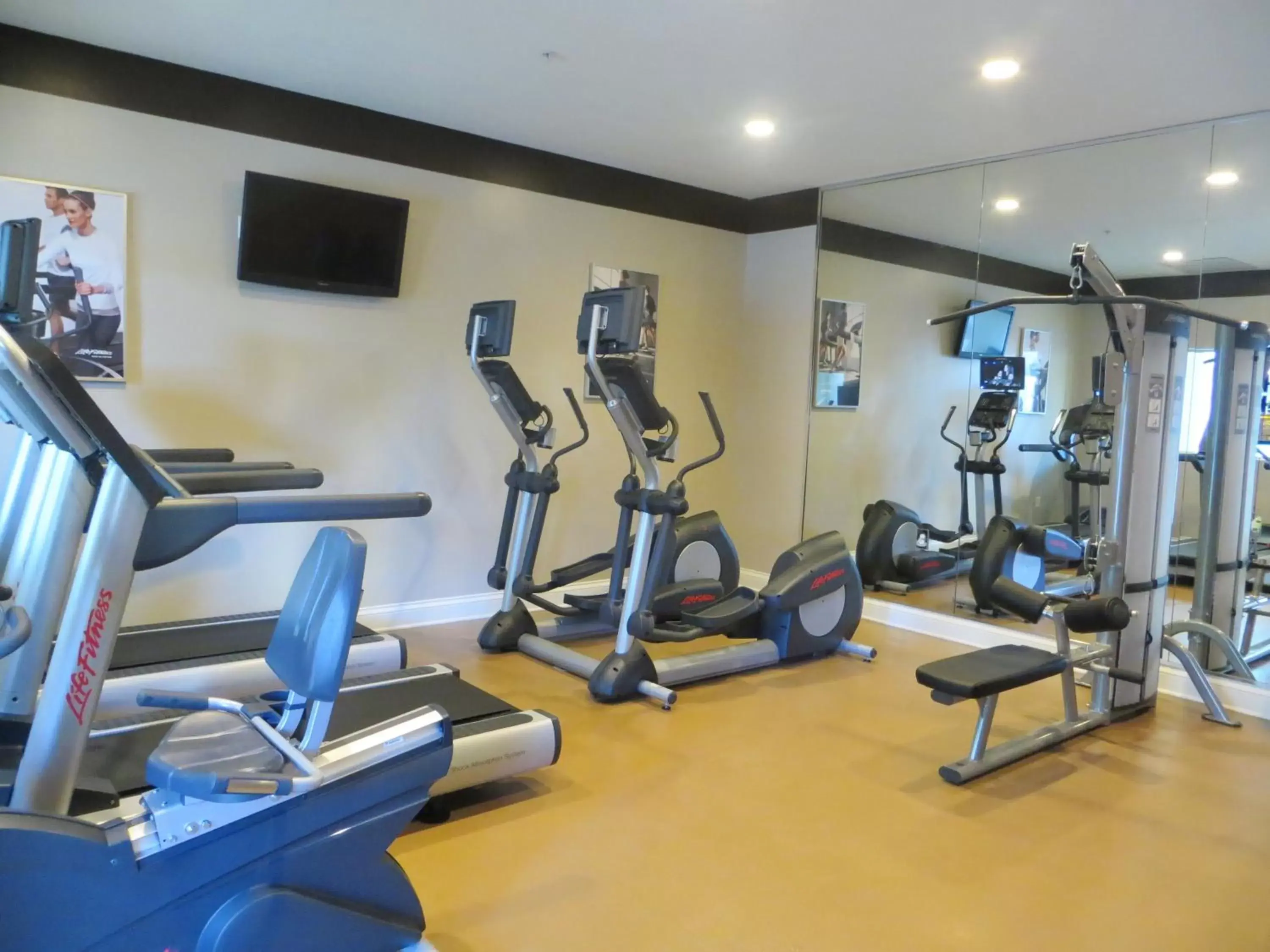 Fitness centre/facilities, Fitness Center/Facilities in The Point Hotel & Suites Universal
