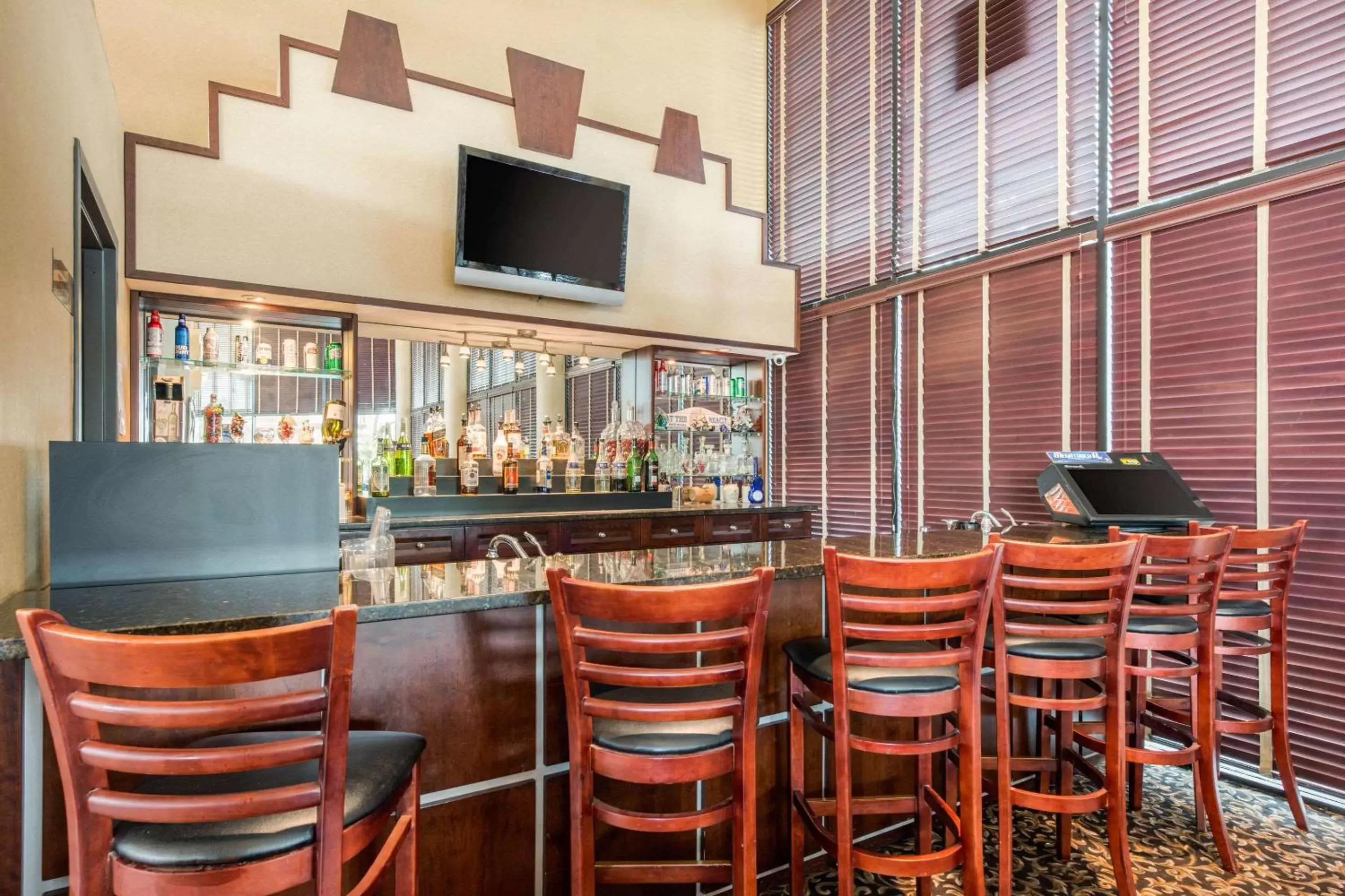 Restaurant/places to eat, Lounge/Bar in Quality Inn & Suites Tarpon Springs South