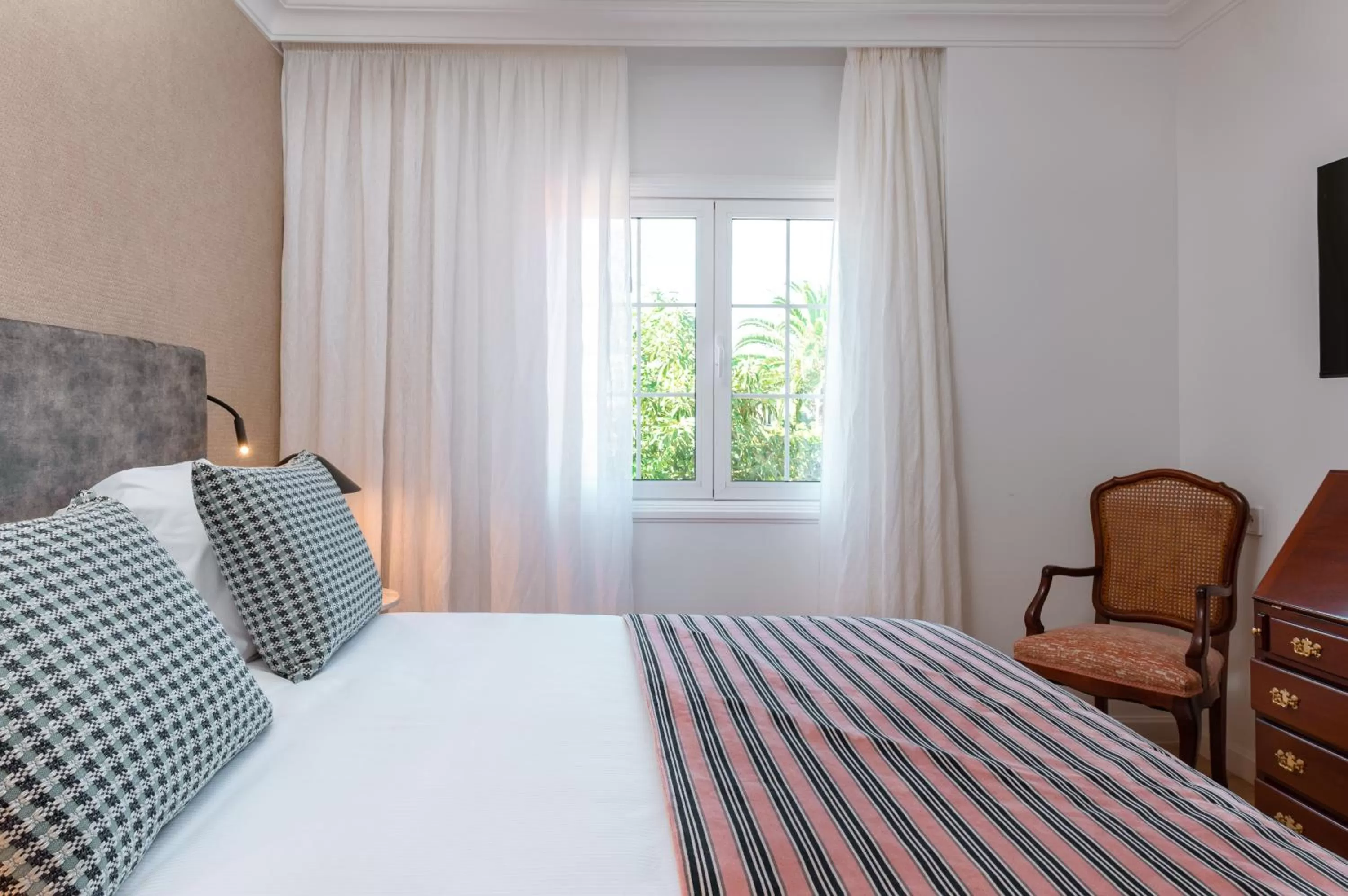 Photo of the whole room, Bed in Hotel Boutique San Diego - Adults Only