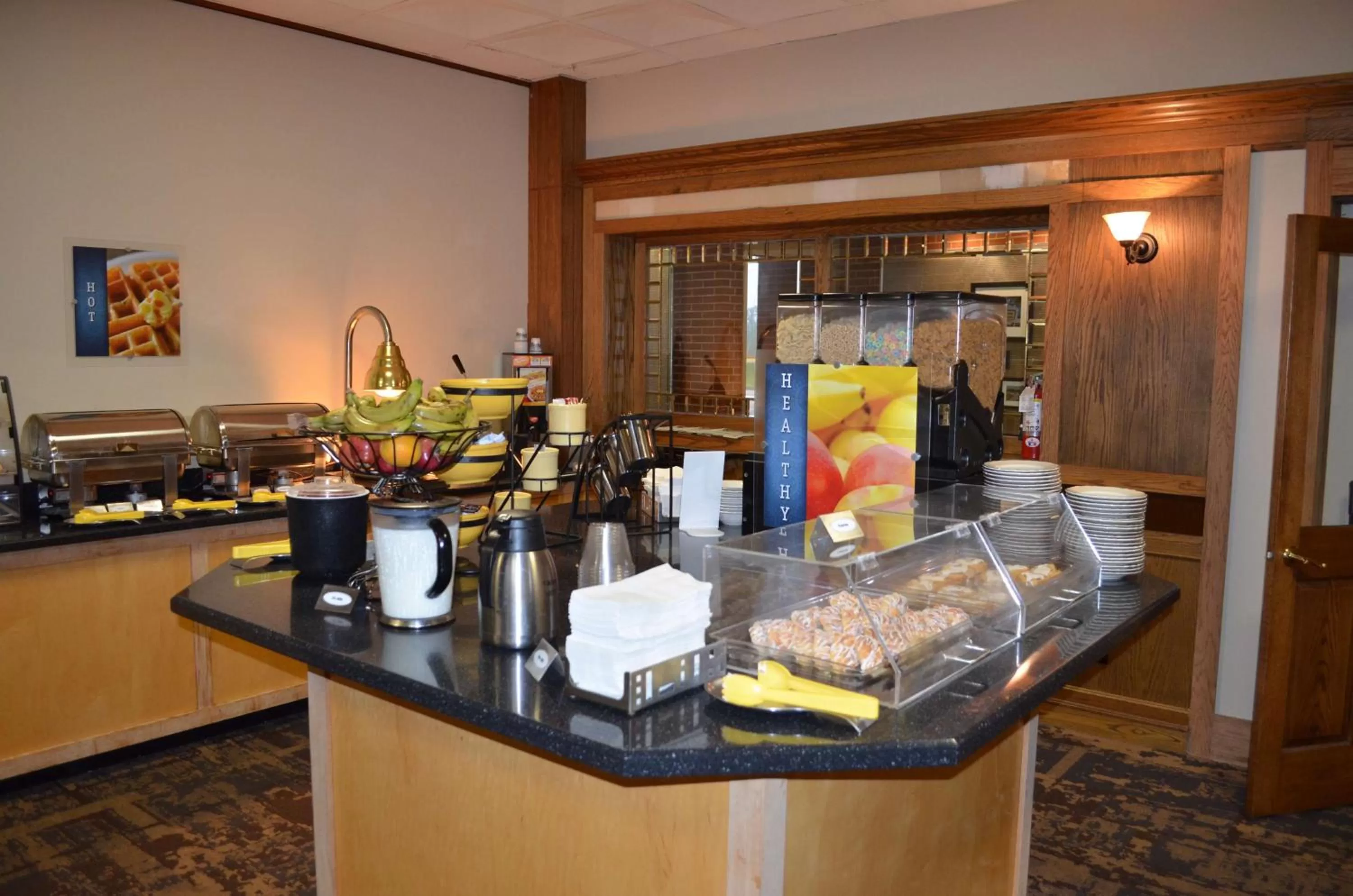 Restaurant/places to eat in Best Western Starlite Village