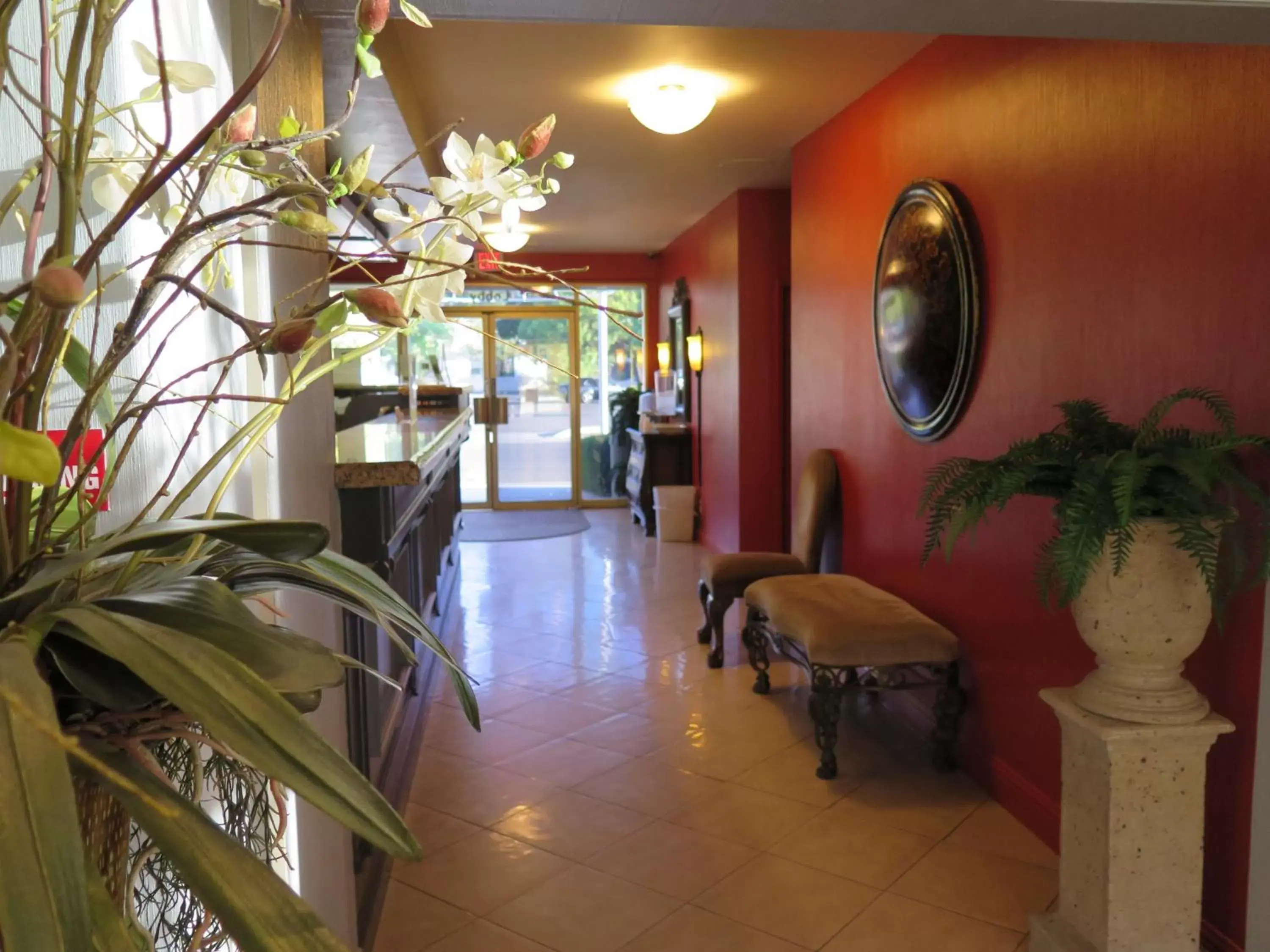 Lobby or reception, Lounge/Bar in Bonanza Inn and Suites