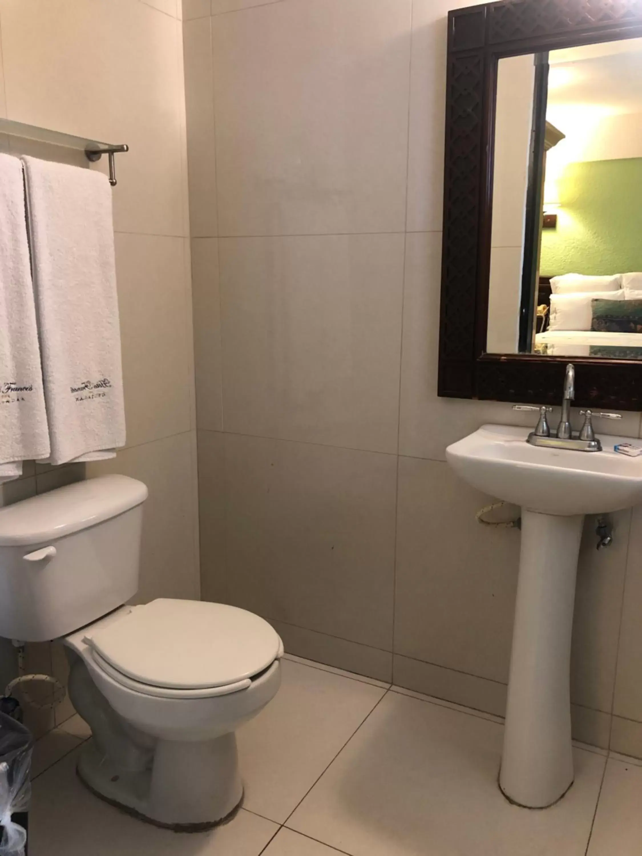 Bathroom in Hotel Francis