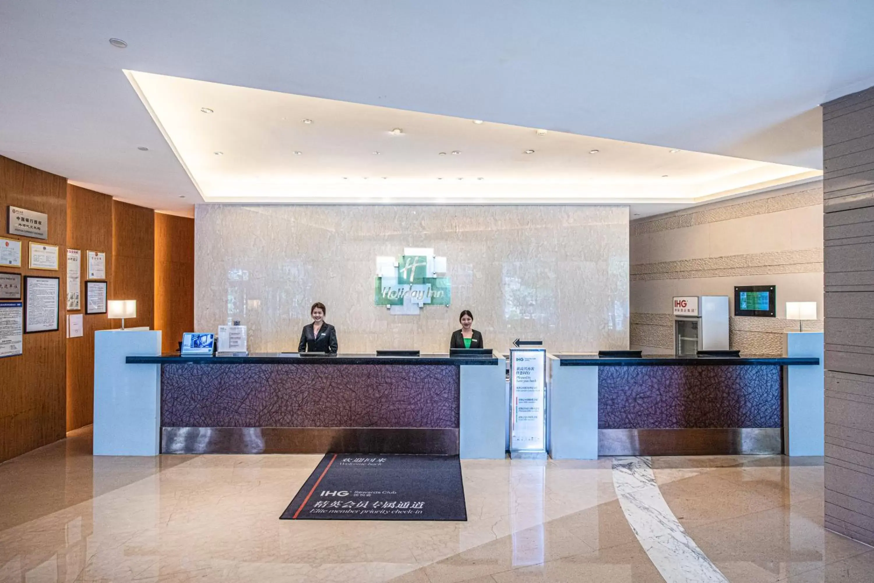 Property building, Lobby/Reception in Holiday Inn Qingdao City Center, an IHG Hotel - Shopping MALL