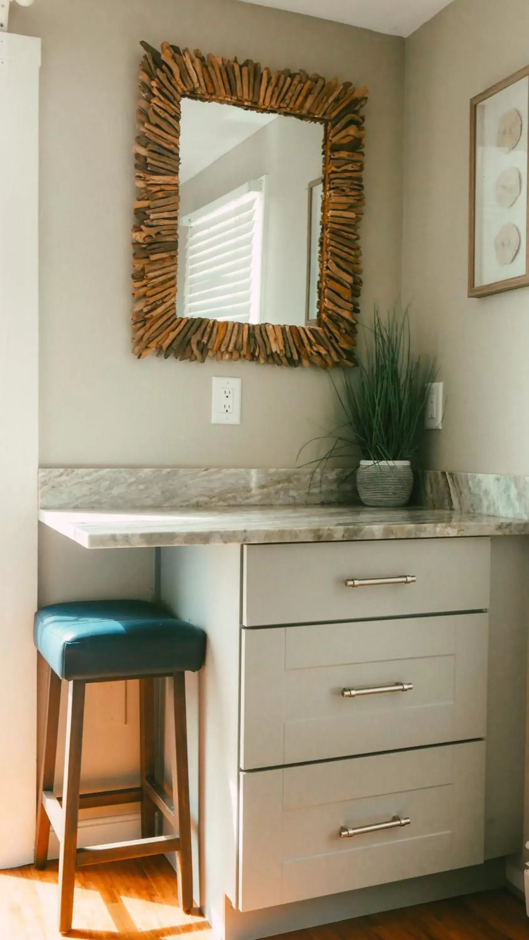 Kitchen/Kitchenette in The Atlantic Motel