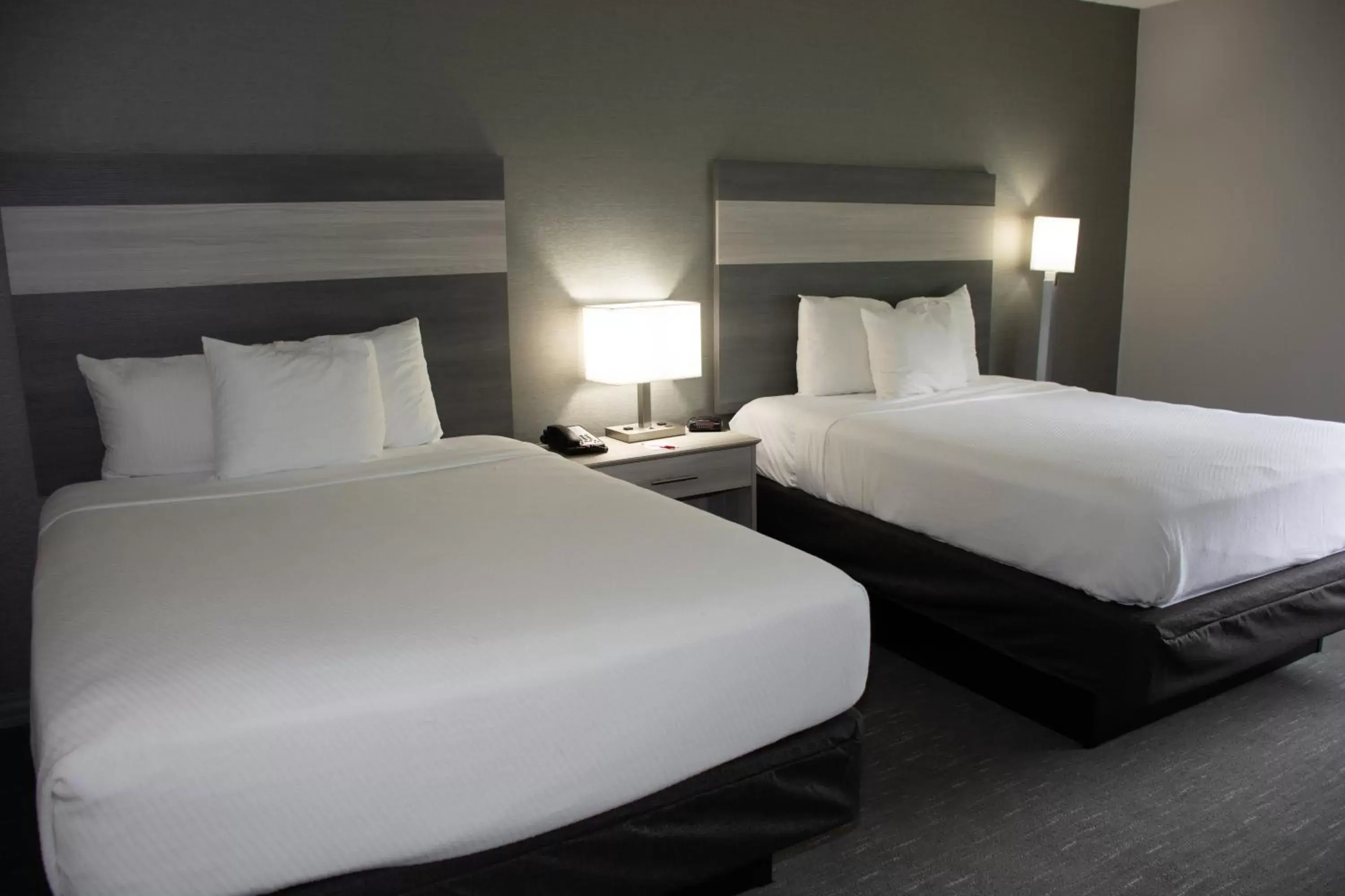 Bed in Best Western Plus Clarks Summit Scranton Hotel