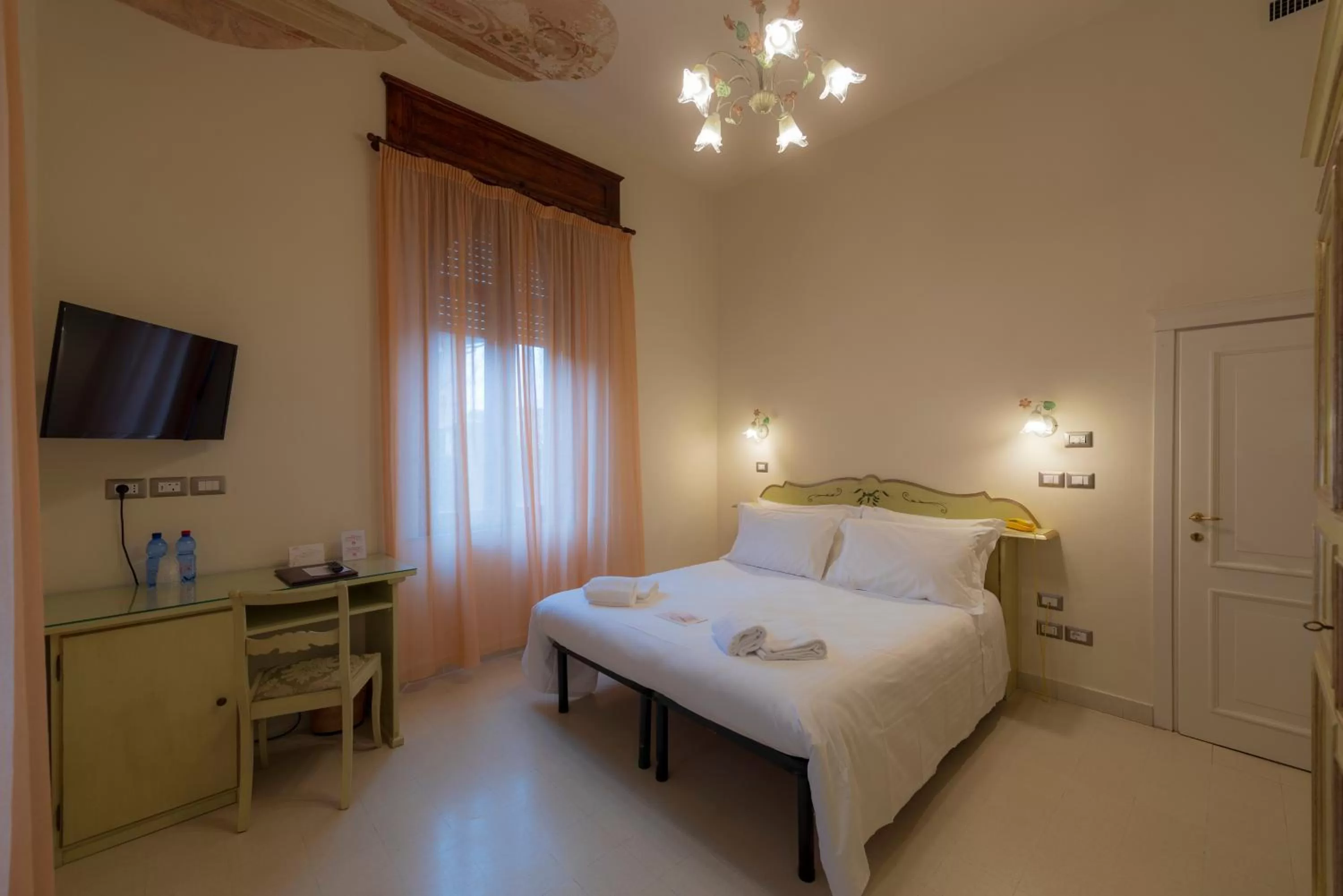 Photo of the whole room, Bed in Villa Elda Boutique Hotel