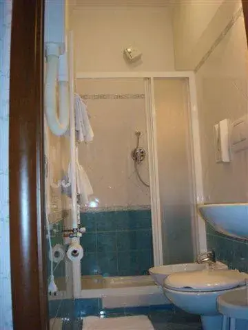 Bathroom in Hotel Dina