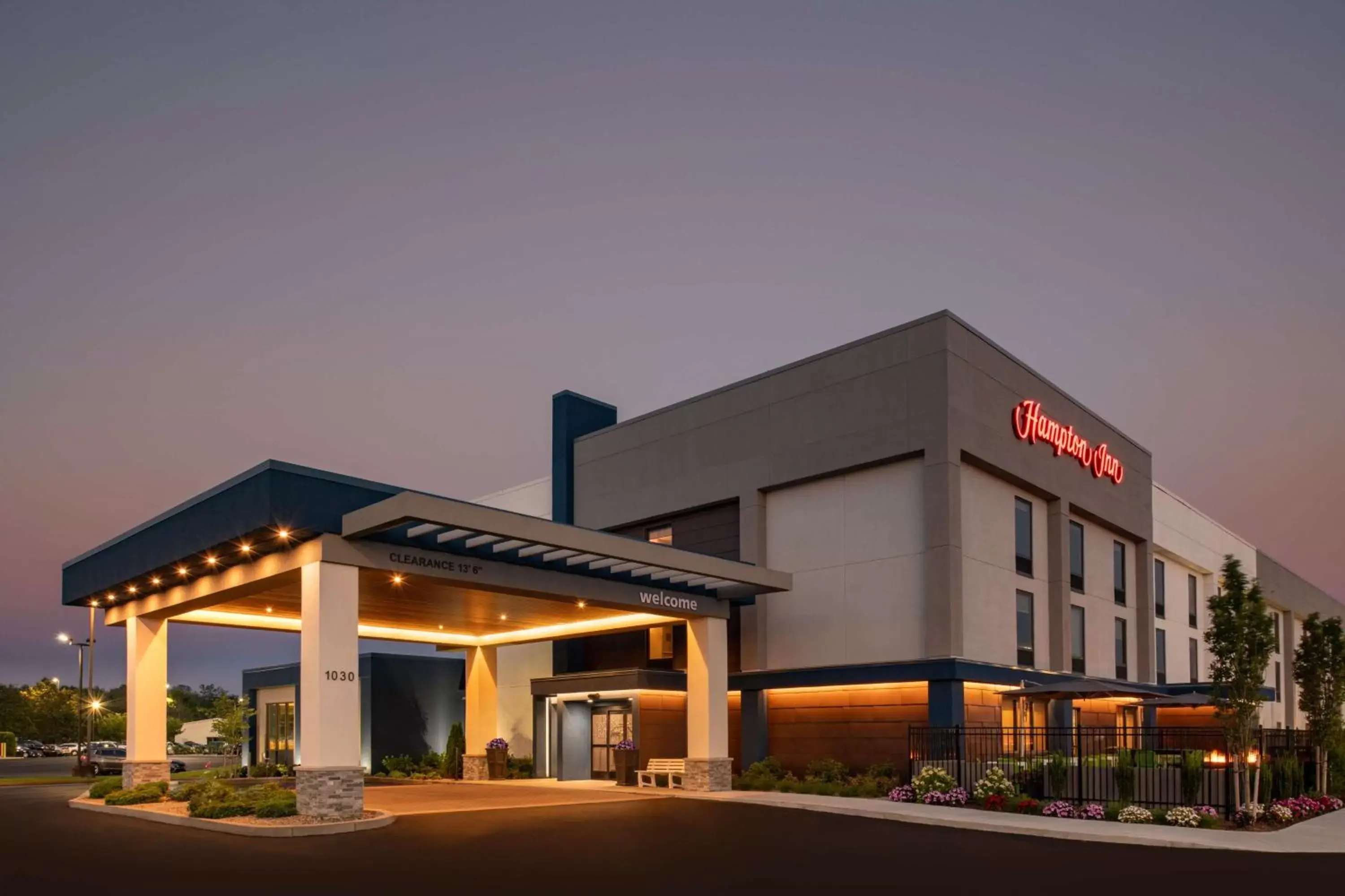 Property Building in Hampton Inn Seekonk