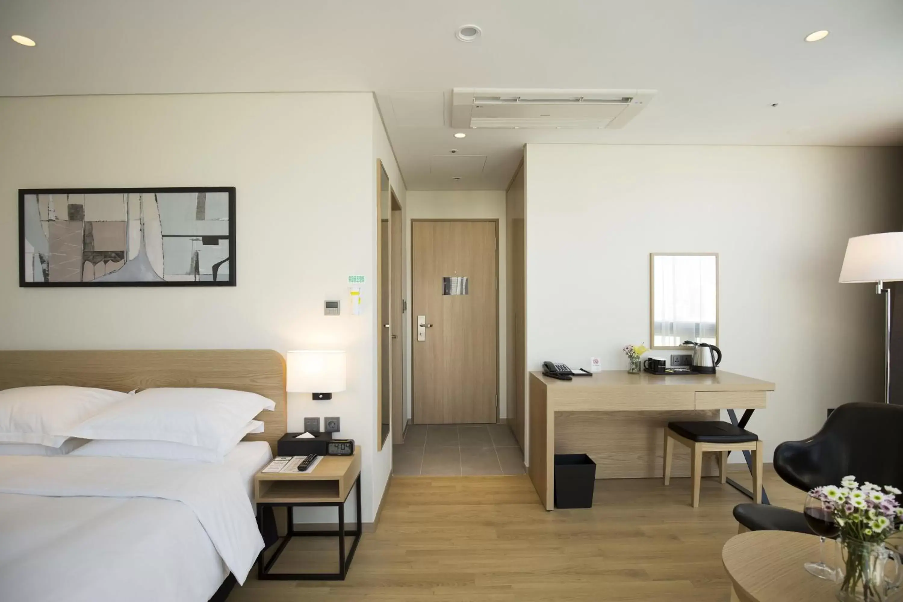 Shower, Bed in Best Western Haeundae Hotel