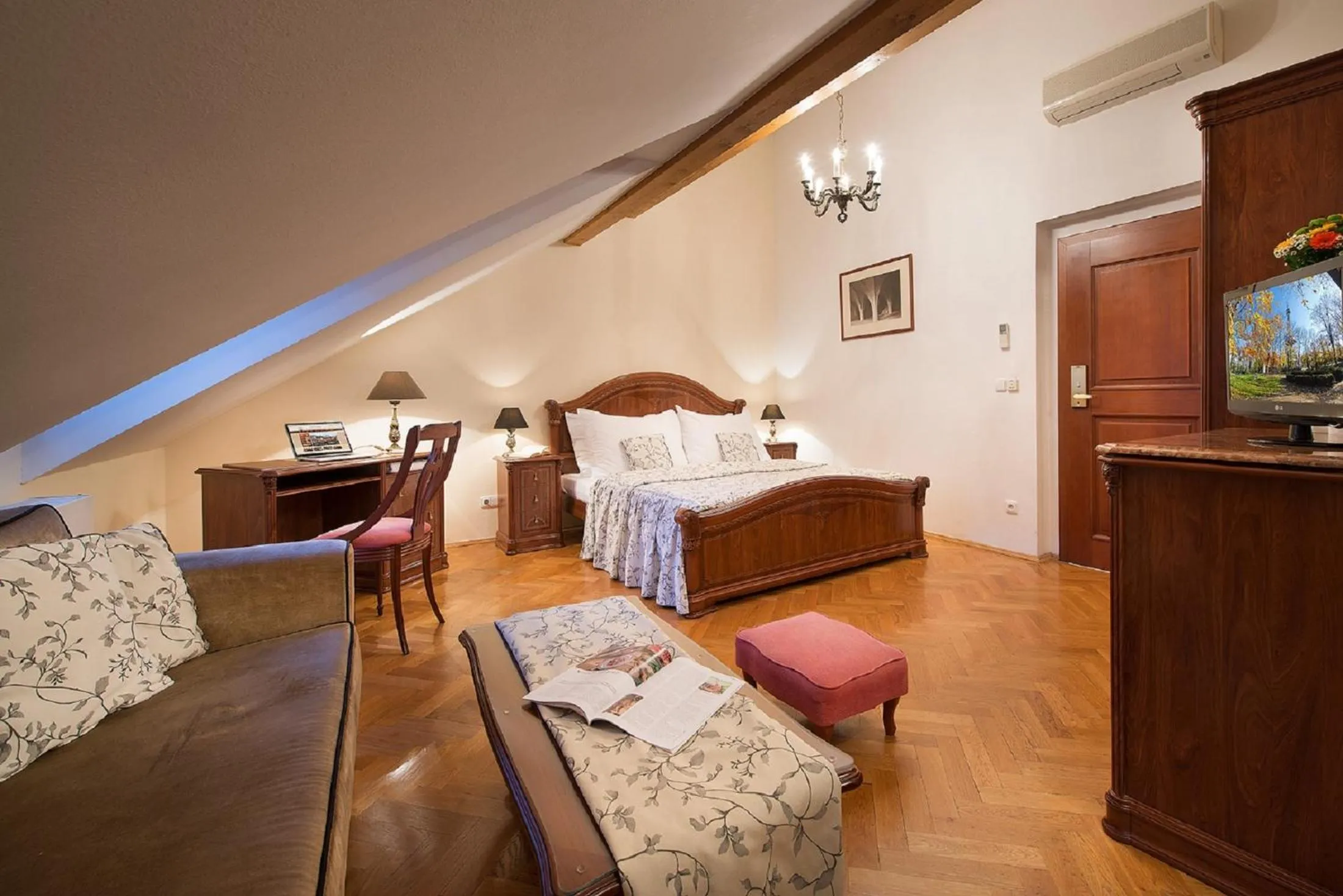 Living room, Bed in Boutique Hotel Constans