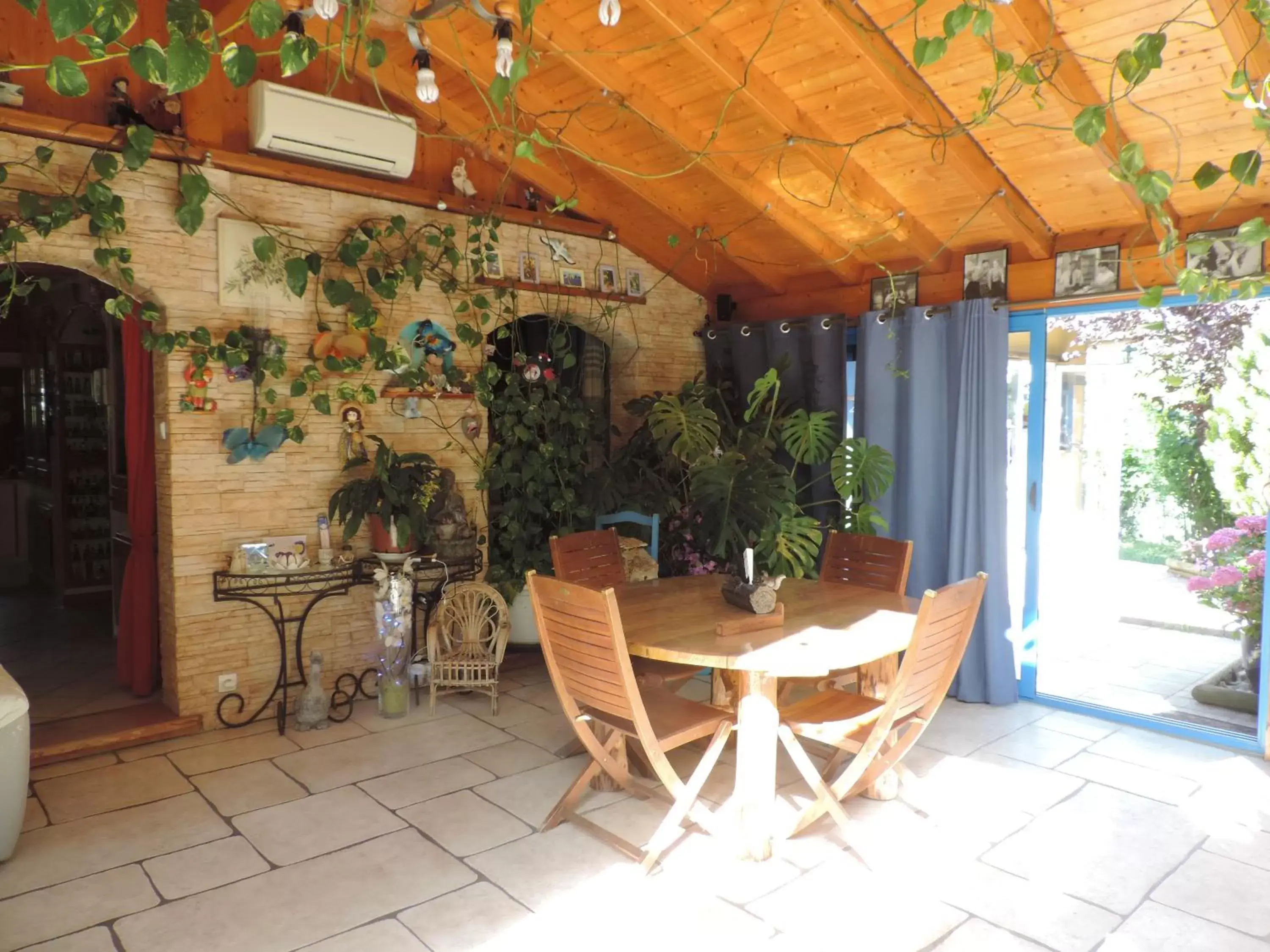 Seating area in Chez Papy et Mamy