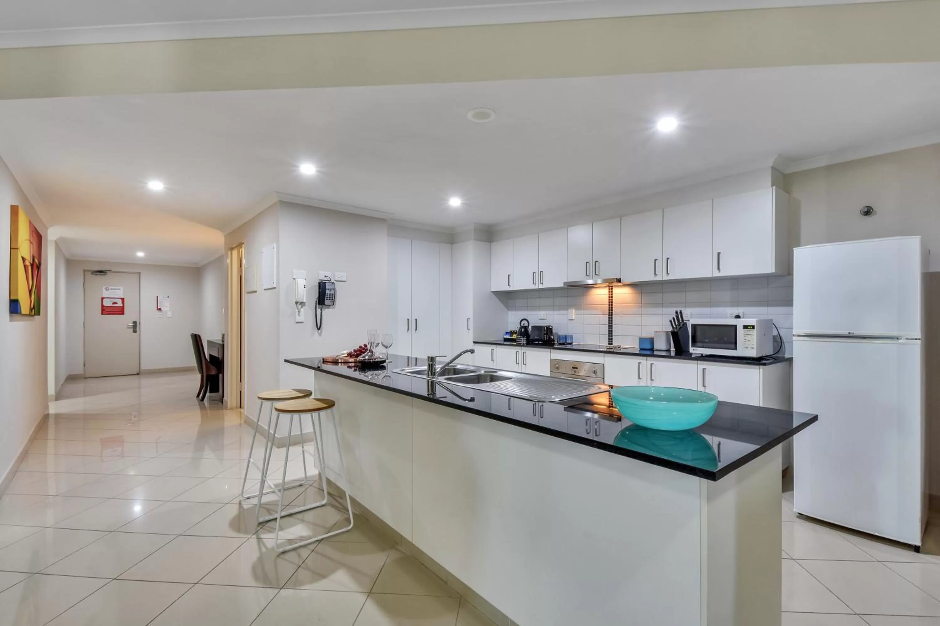 Kitchen or kitchenette in Argus Apartments Darwin