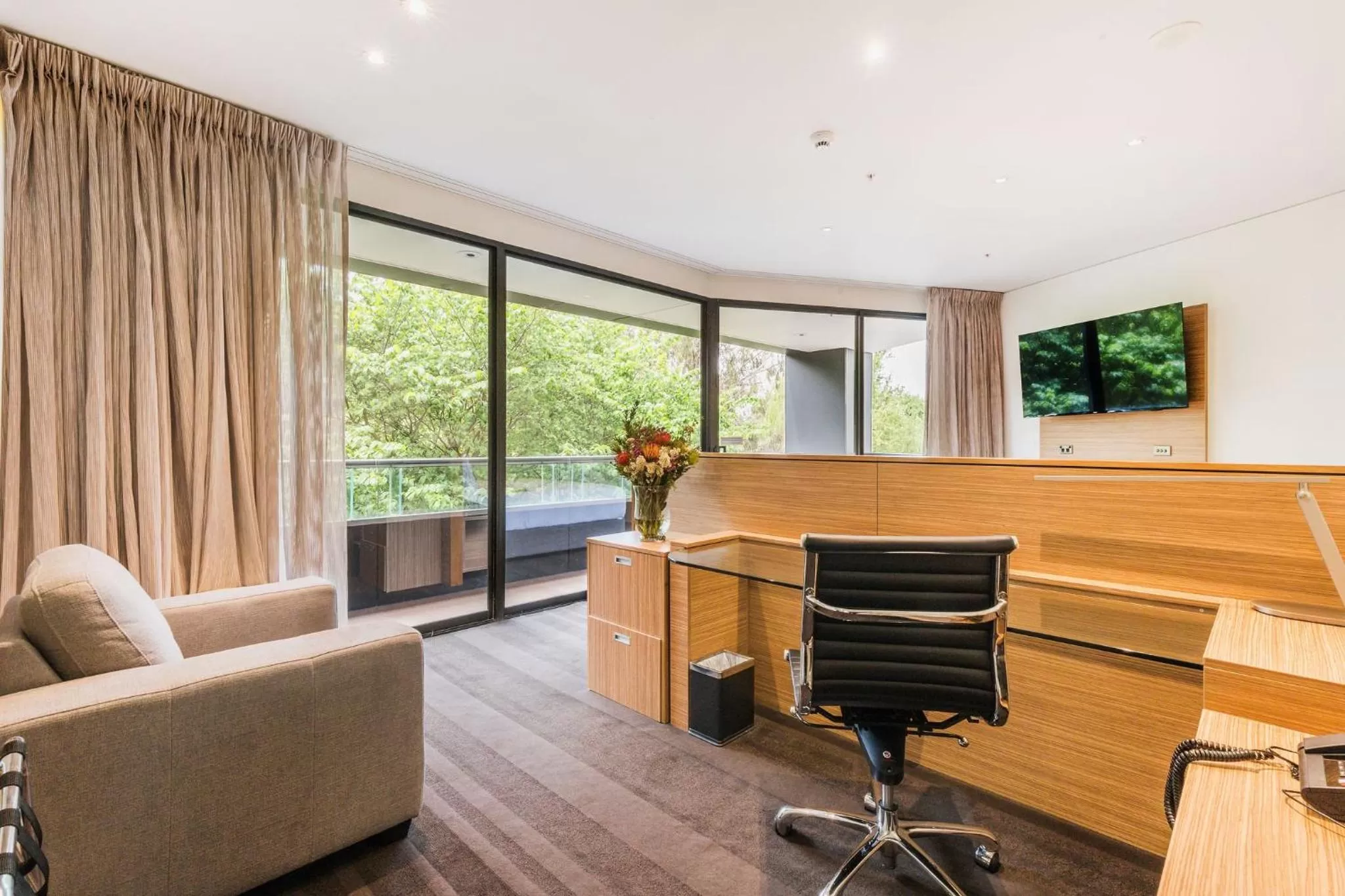 Photo of the whole room in Crowne Plaza Canberra by IHG