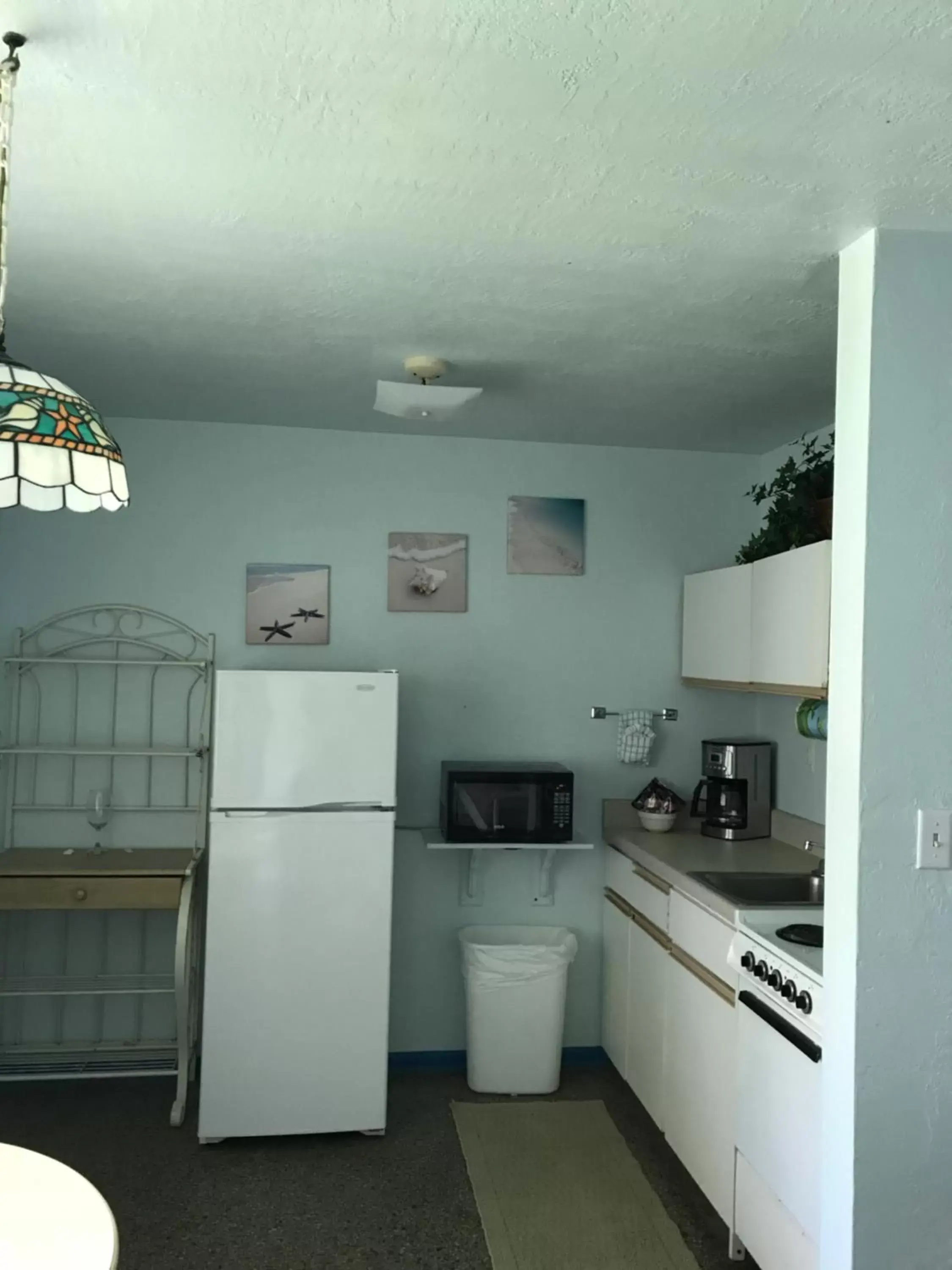 Kitchen or kitchenette, Kitchen/Kitchenette in South Beach Inn - Cocoa Beach