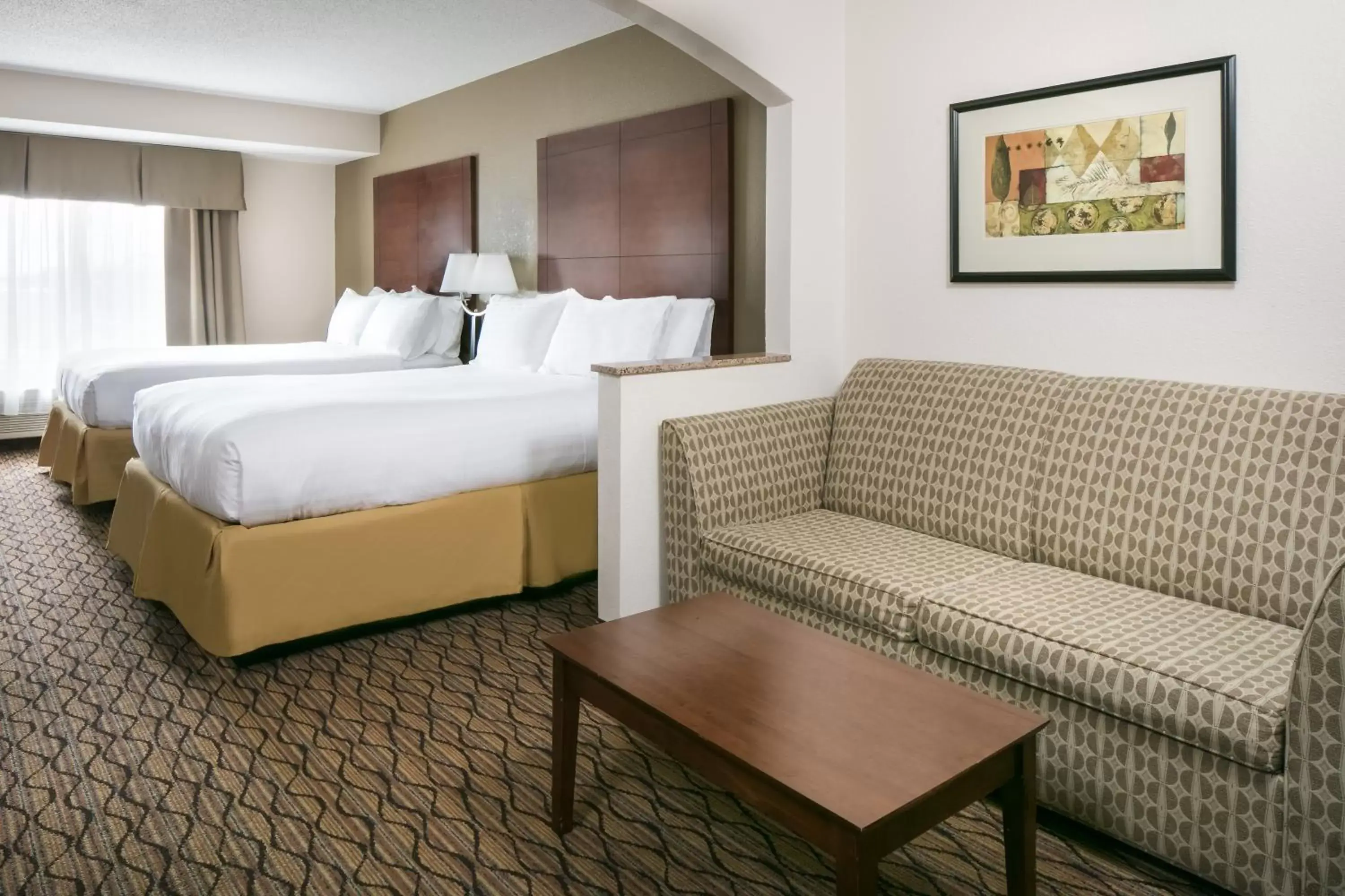 Seating area in Holiday Inn Express & Suites Clinton, an IHG Hotel