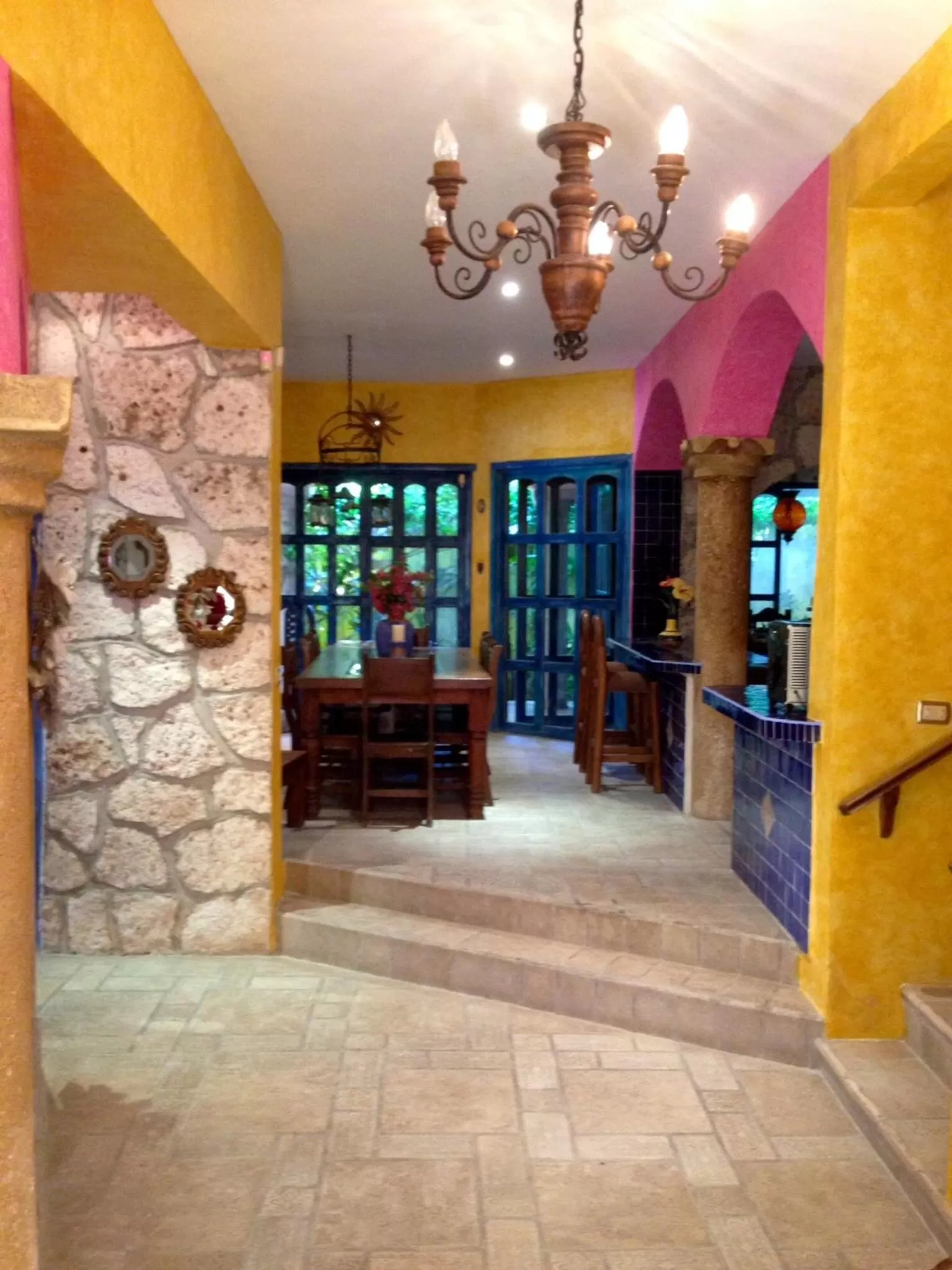 Communal kitchen in Hacienda Boutique B&B and Spa Solo Adultos