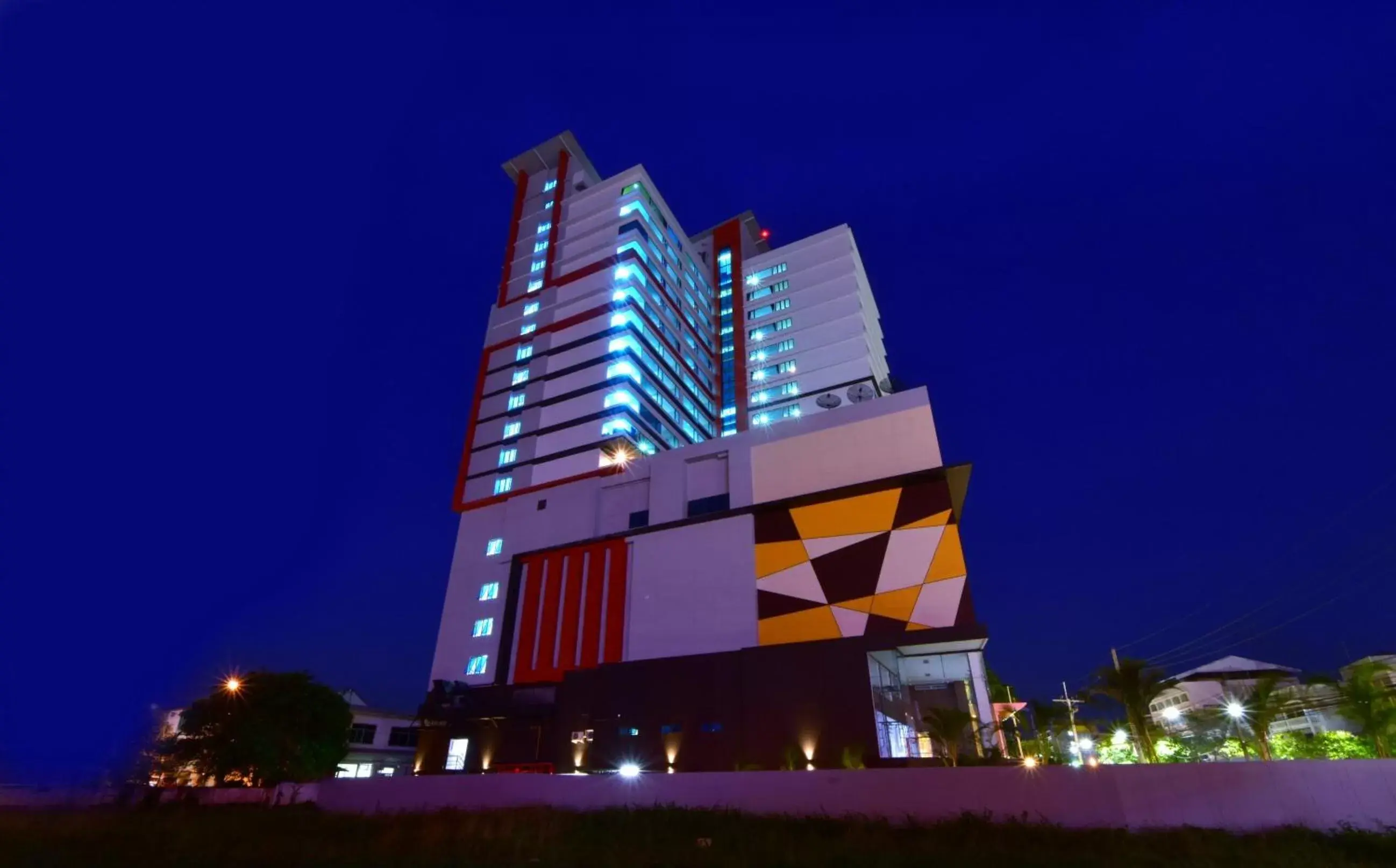 Facade/entrance in Siam Oriental Hotel Facade/entrance in Siam Oriental Hotel