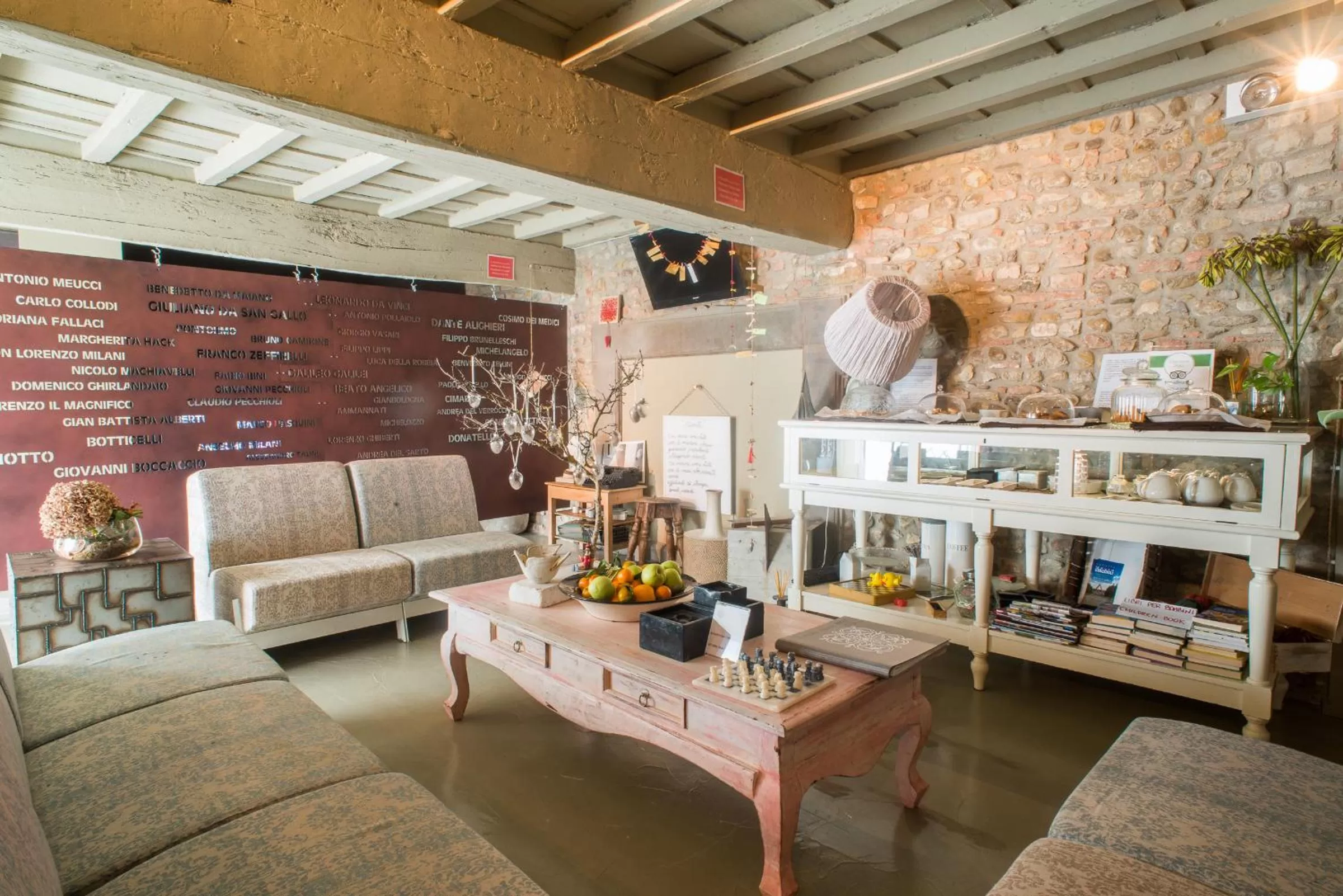 Communal lounge/ TV room in Villa Aruch