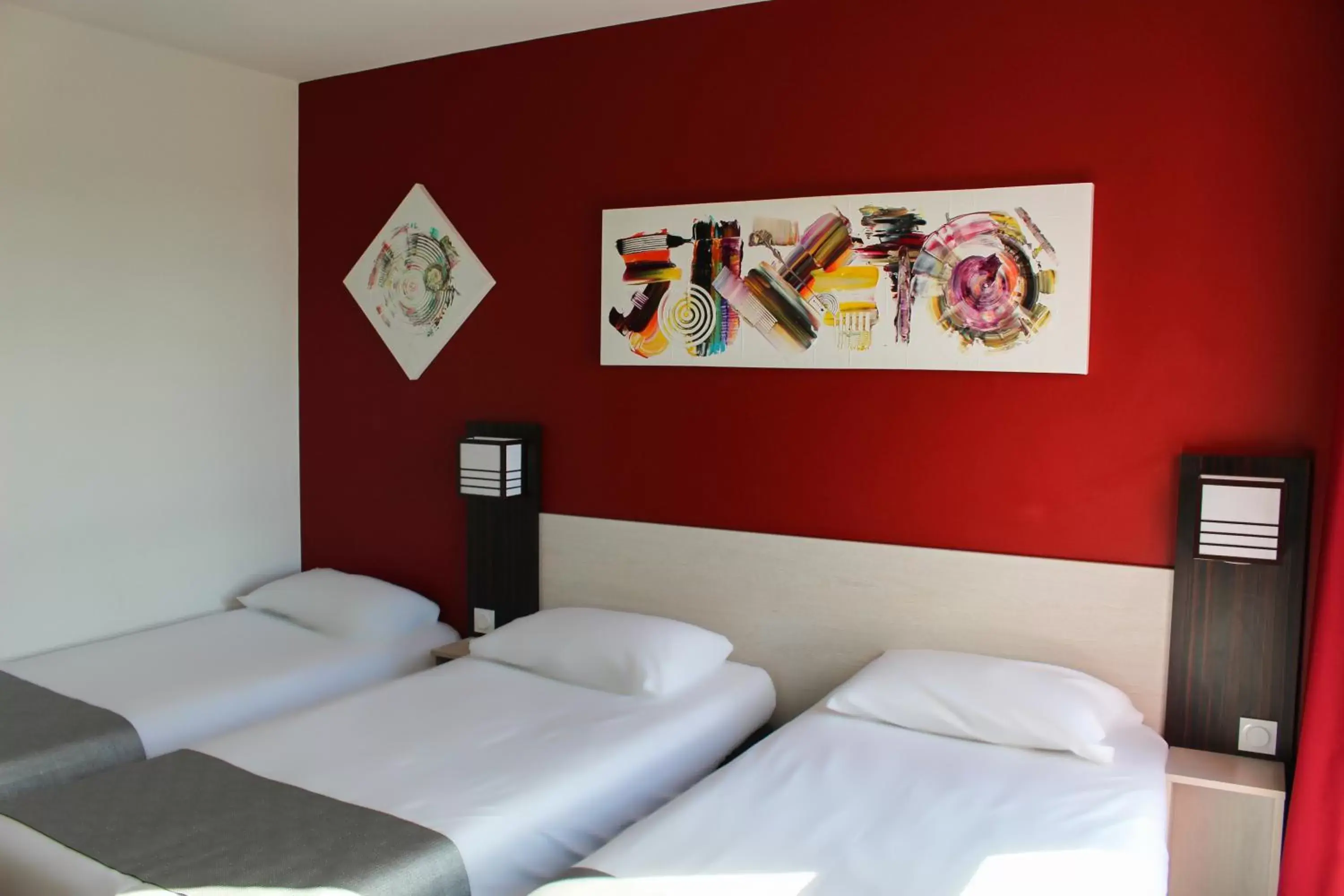 Photo of the whole room, Bed in The Originals City, Hôtel Pont Rouge (ex inter-hôtel), Carcassonne