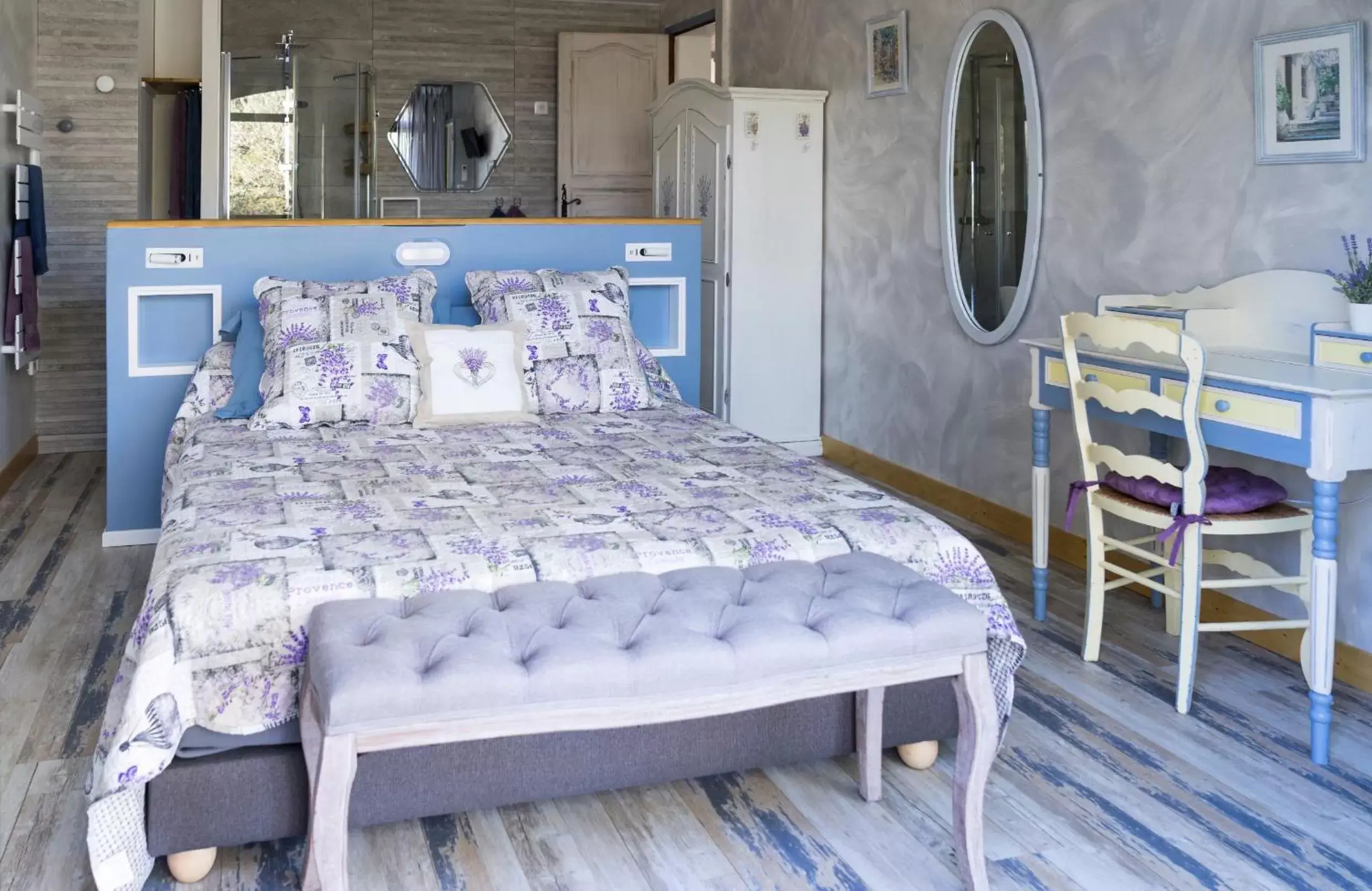 Superior Queen Room in Hôtes'Antic Provence Superior Queen Room in Hôtes'Antic Provence