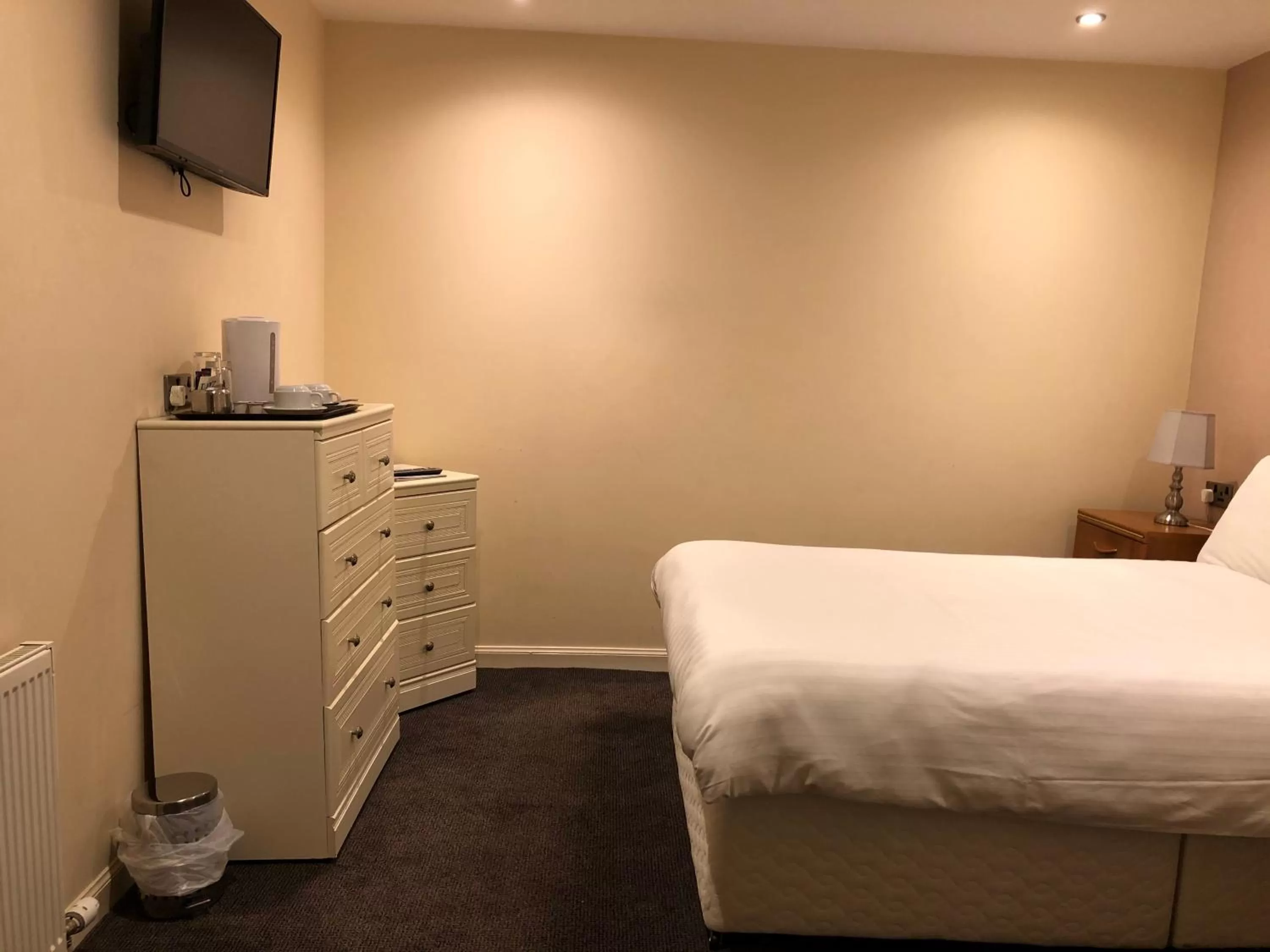 Bed in The Douglas Hotel