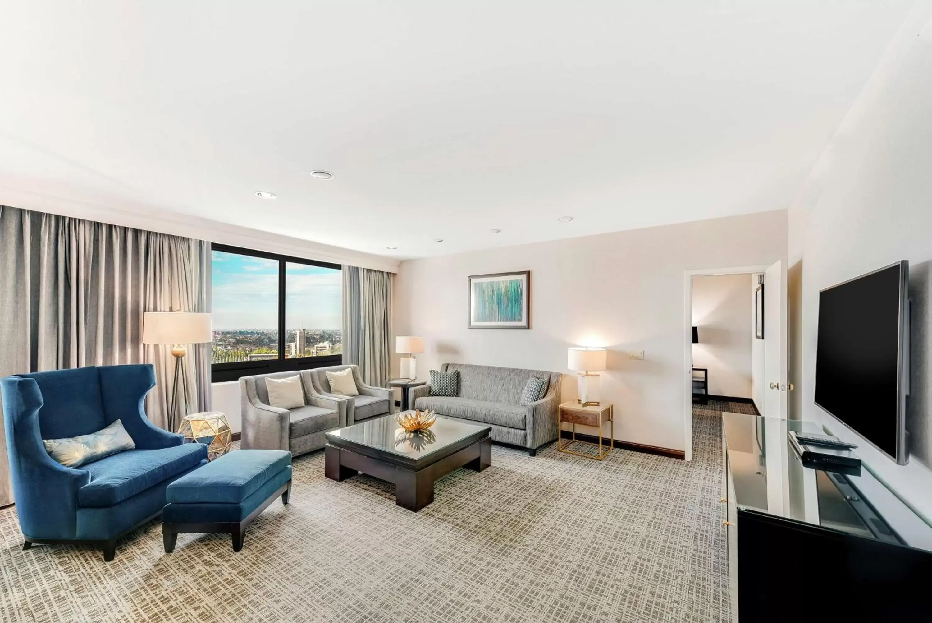 Bedroom, Seating Area in Hotel Fera Anaheim, a DoubleTree by Hilton Hotel